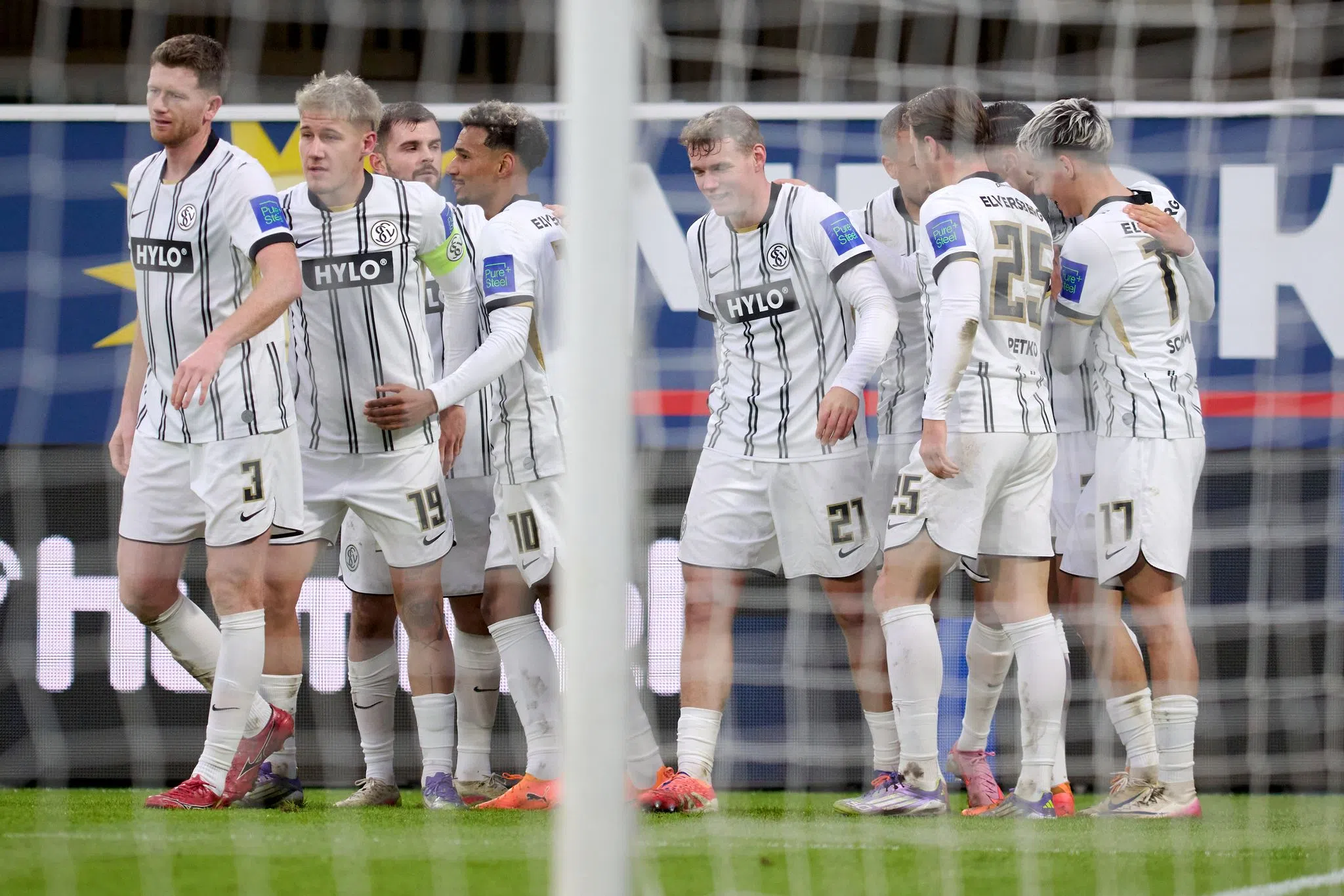 Elversberg nach Sieg in Paderborn erster Schalke-Verfolger