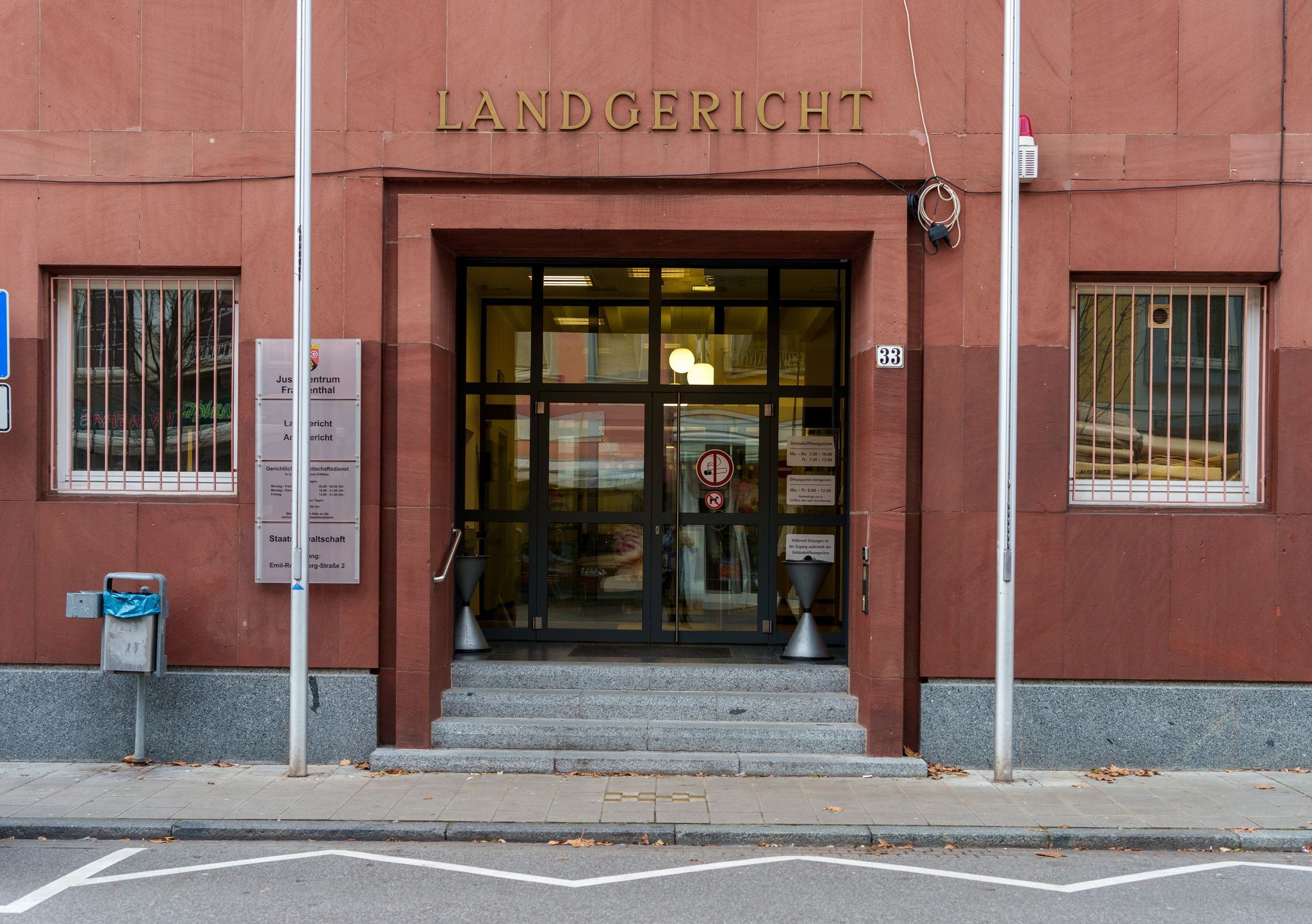 Prozess um Messerangriff in Lehrerzimmer begonnen