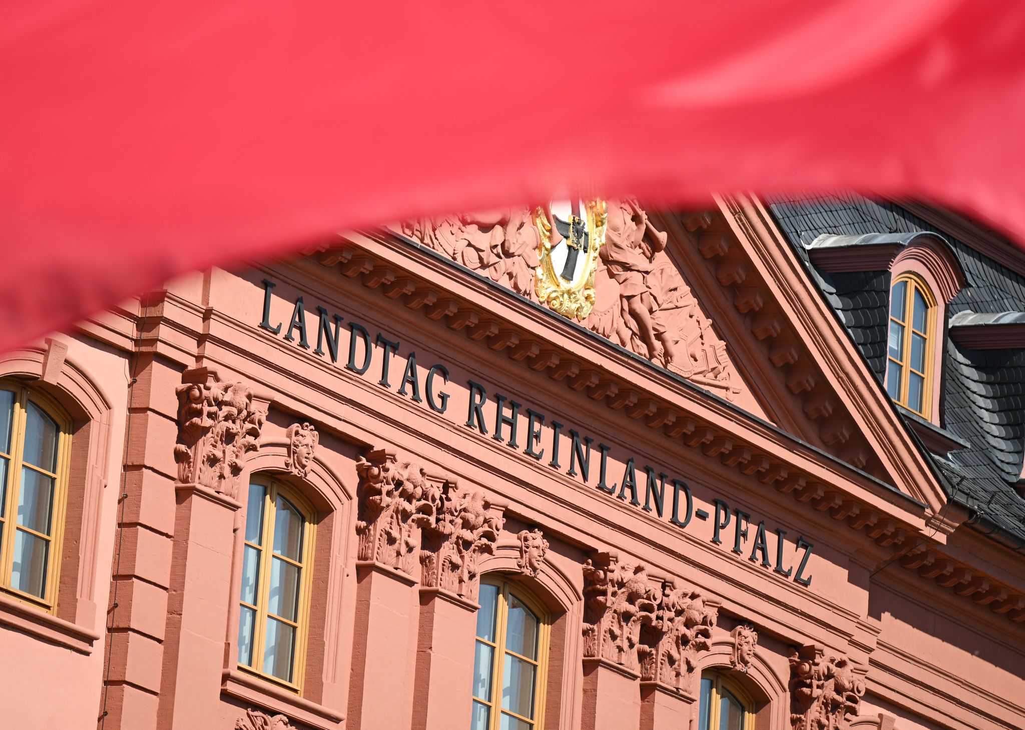 CDU klagt wegen Antwortpflichten der Landesregierung