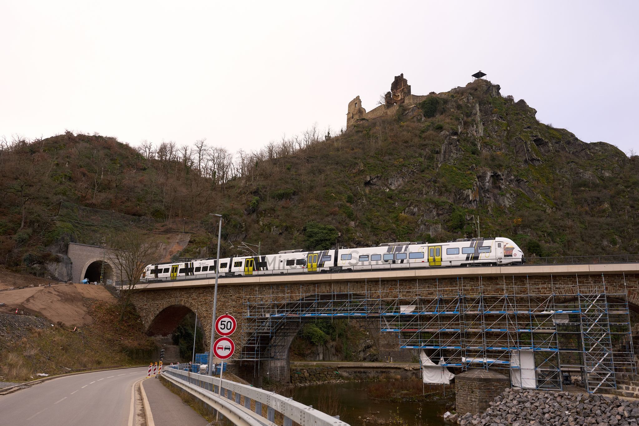 Regionalbahnen rollen wieder komplett durchs Ahrtal Regionalbahnen rollen wieder komplett durchs Ahrtal