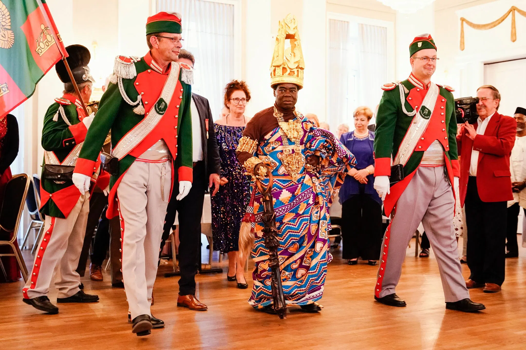 Céphas Bansah: Ein König zwischen Werkbank und Westafrika