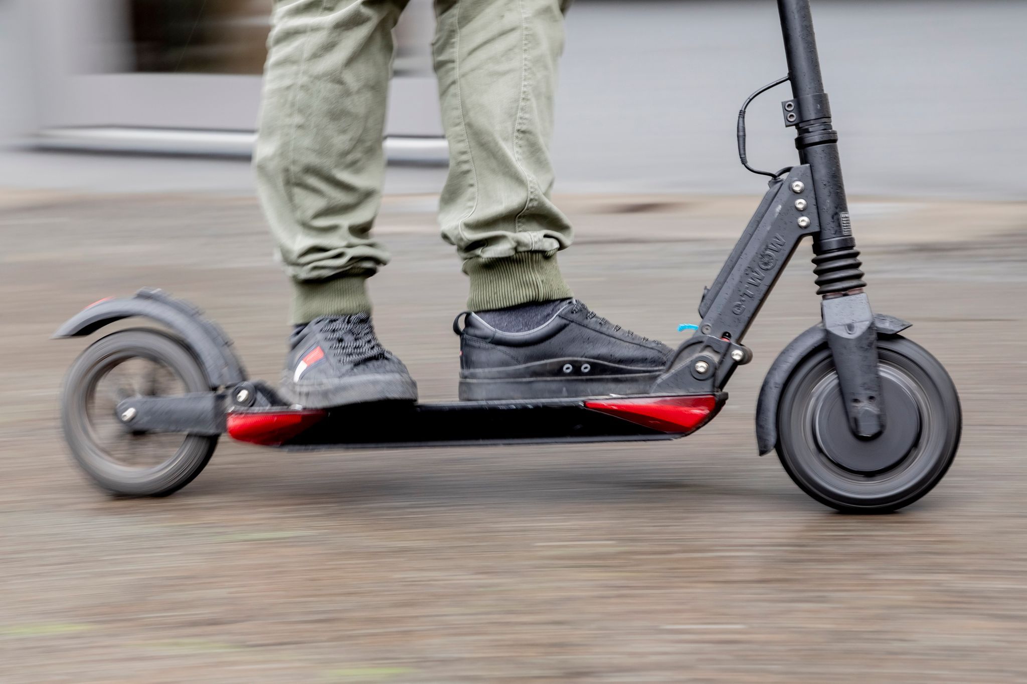 Betrunkener E-Scooter-Fahrer hat Unfall - Strafverfahren