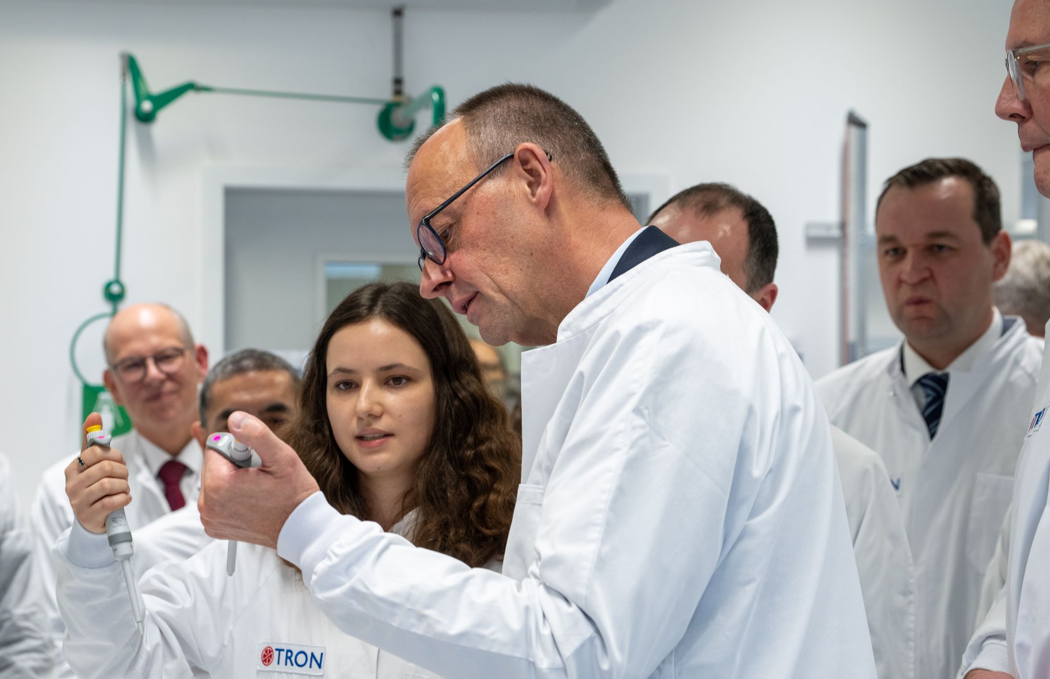 Merz bei Forschungsinstitut: «Das ist die Zukunft»