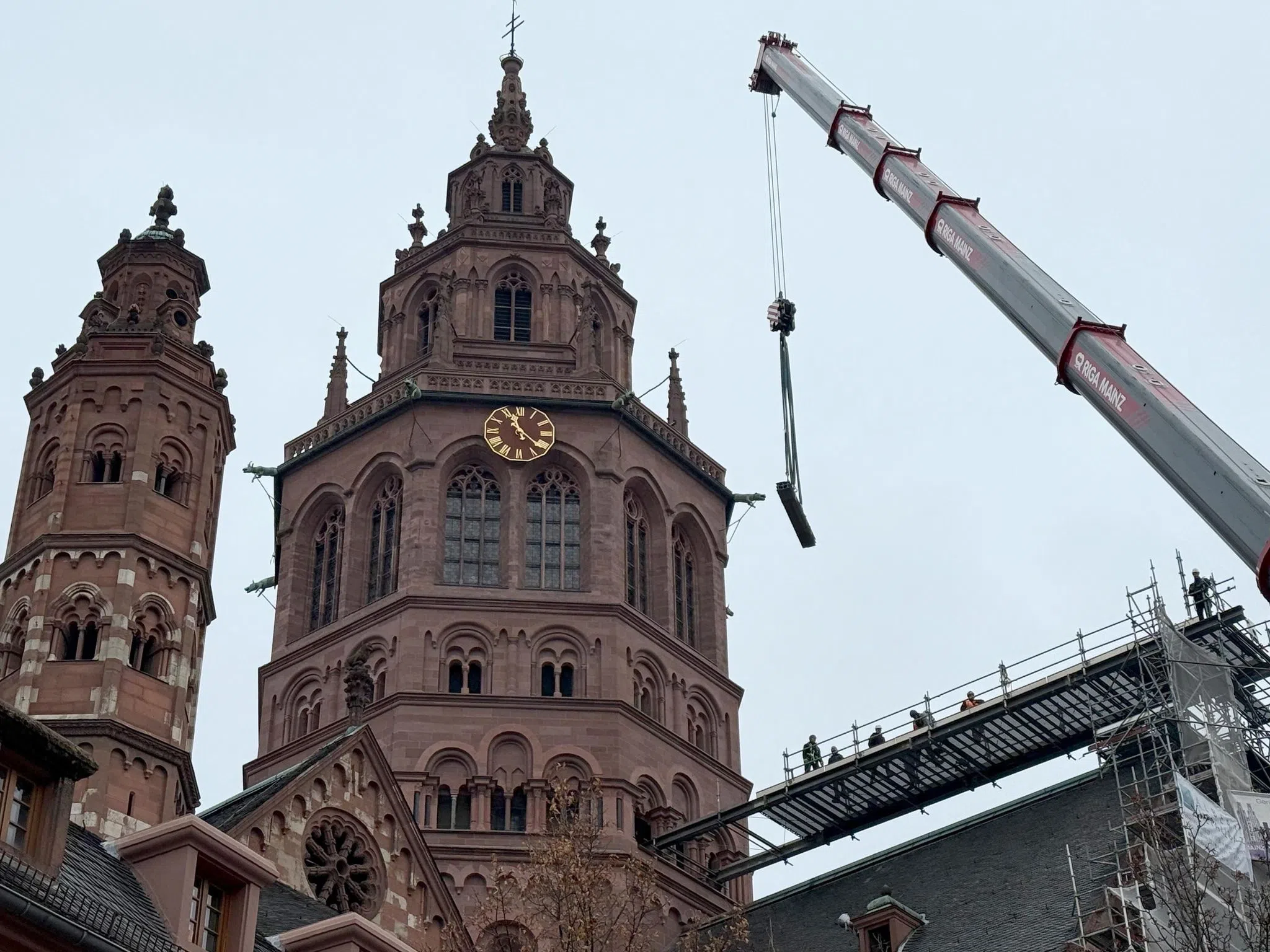 Nach 15 Jahren: Freie Sicht auf Westturm des Mainzer Doms