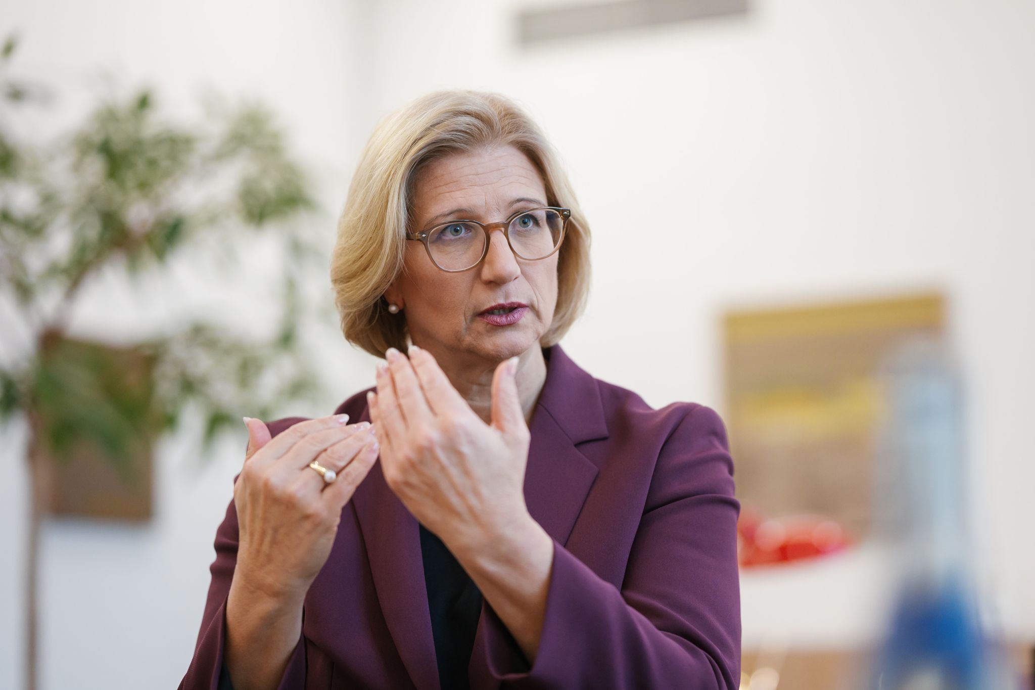 Rehlinger begrüßt Änderungen beim Verbrenner-Aus