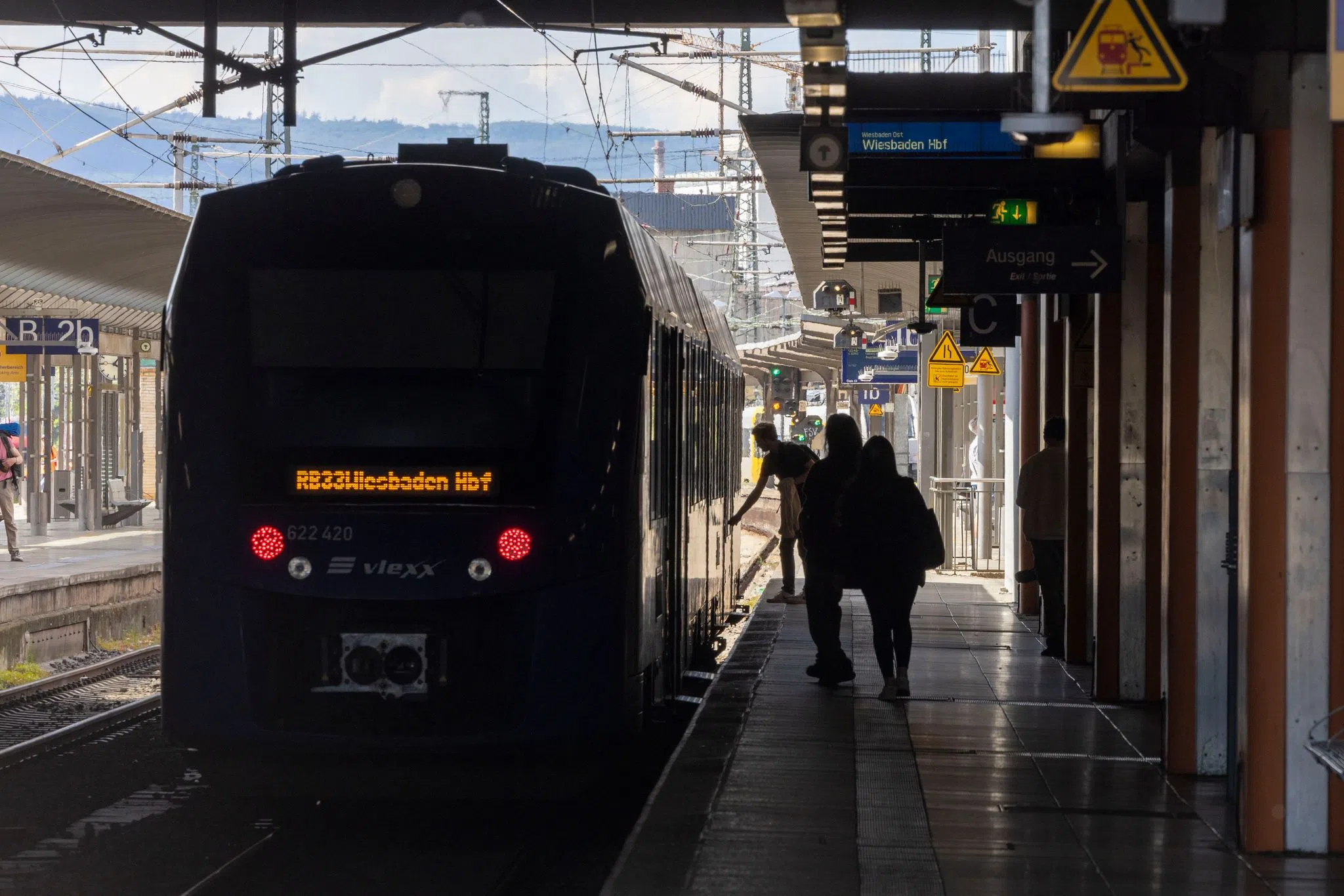 Änderungen zum Fahrplanwechsel im Regional- und Fernverkehr Änderungen zum Fahrplanwechsel im Regional- und Fernverkehr