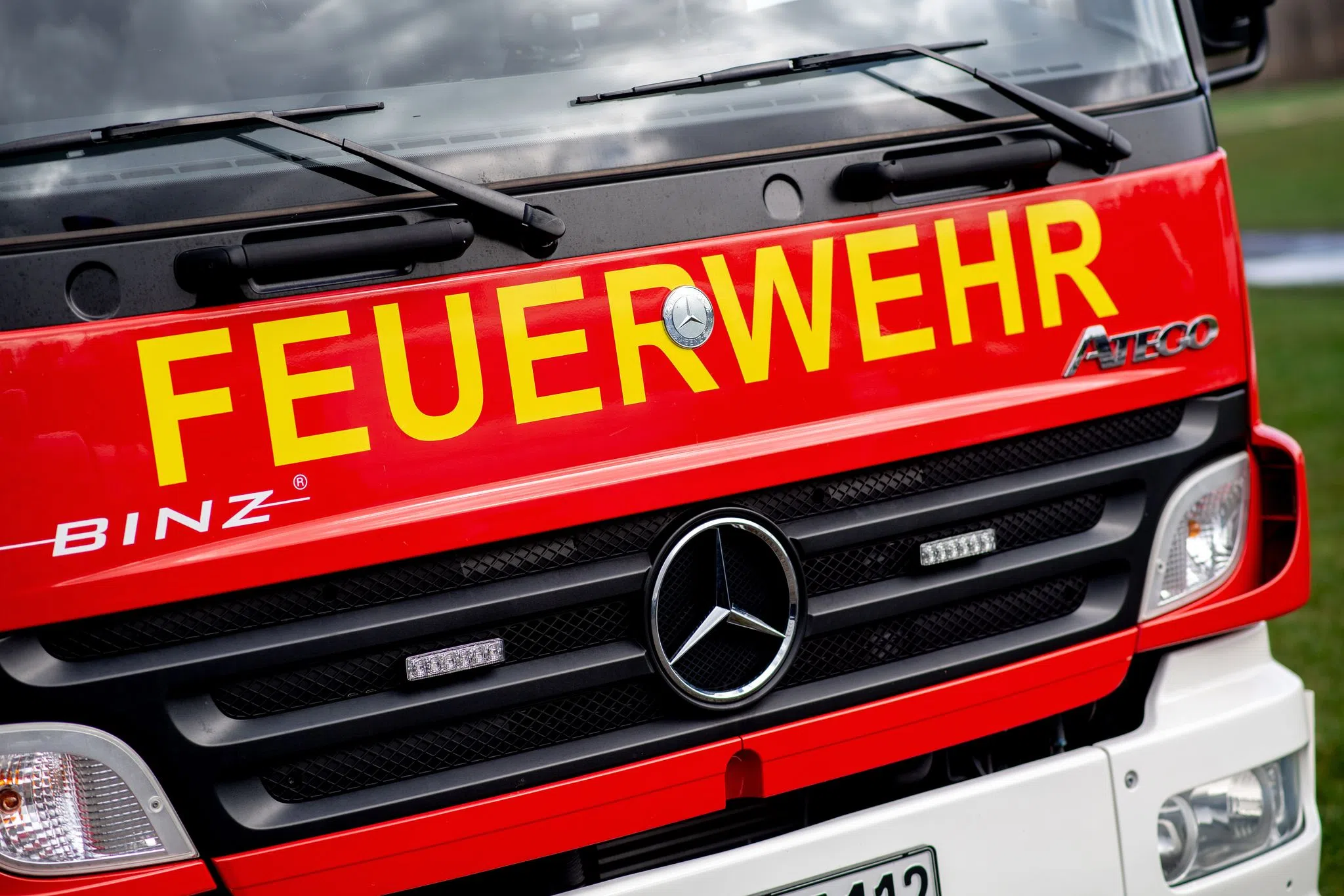 Zwei Verletzte bei Feuer in Mehrfamilienhaus