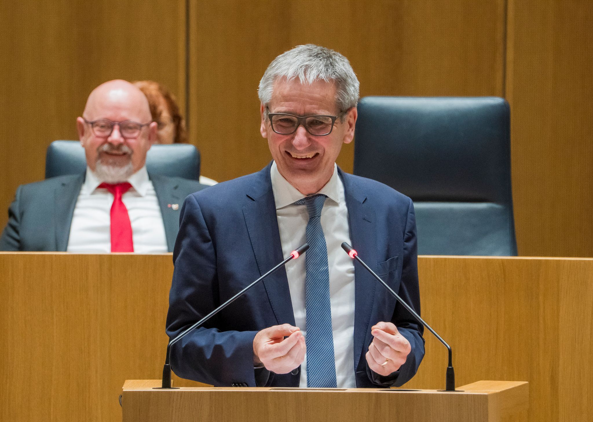Selfie, Umarmung und warme Worte bei letzter Landtagssitzung