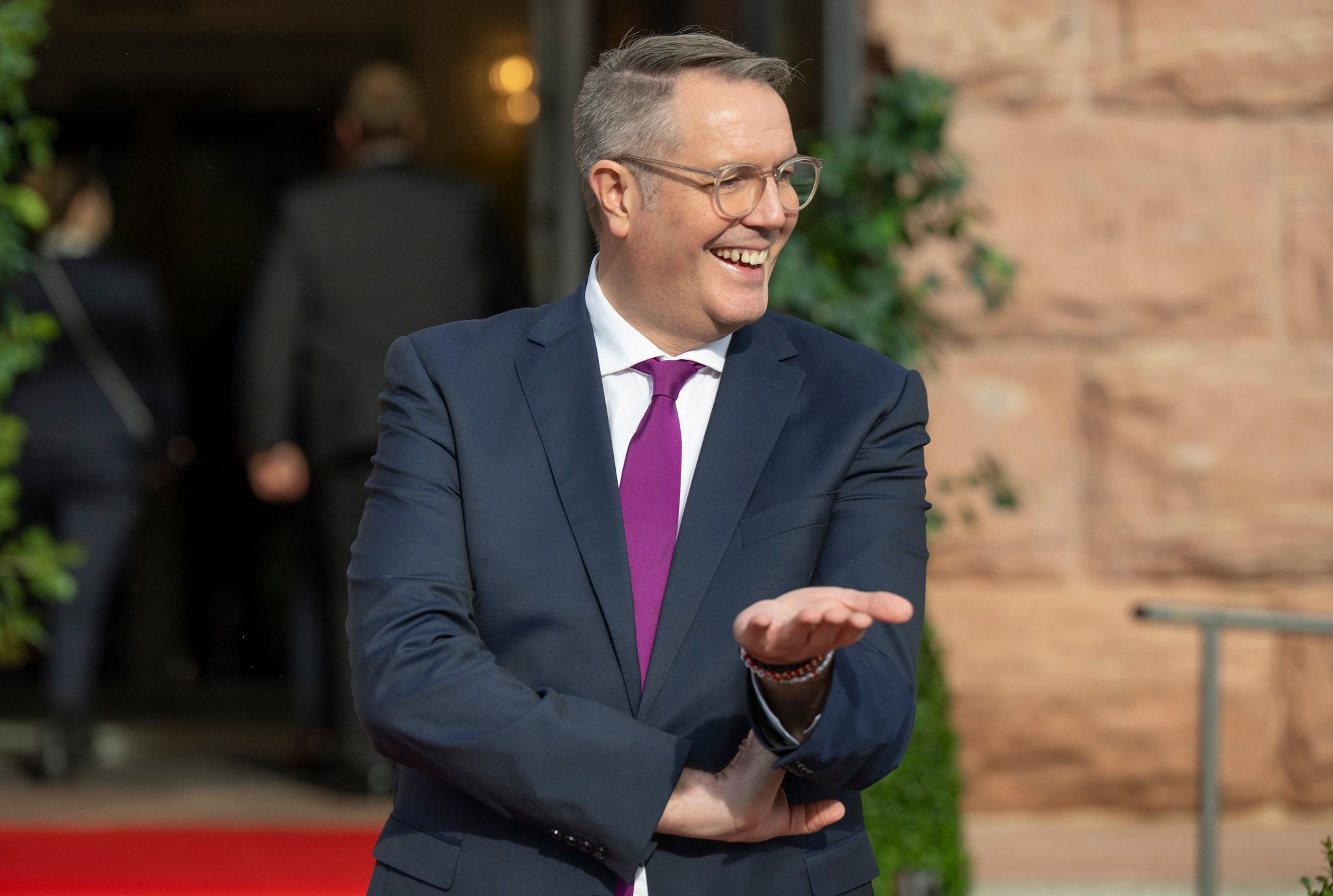 Zehn Paare feiern Kronjuwelenhochzeit nach 75 Jahren