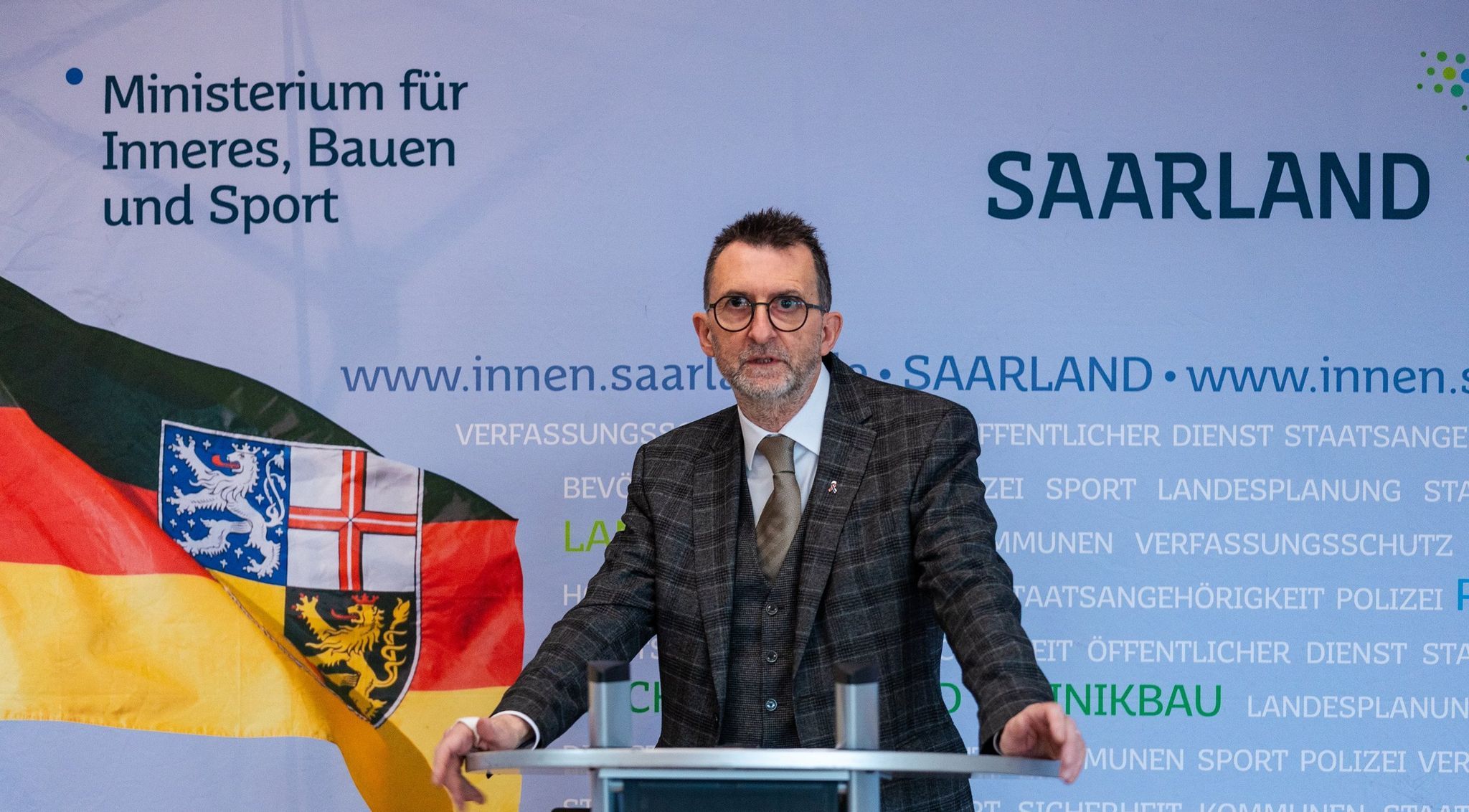 Minister unterstützt Forderung nach Polizisten-Befragung