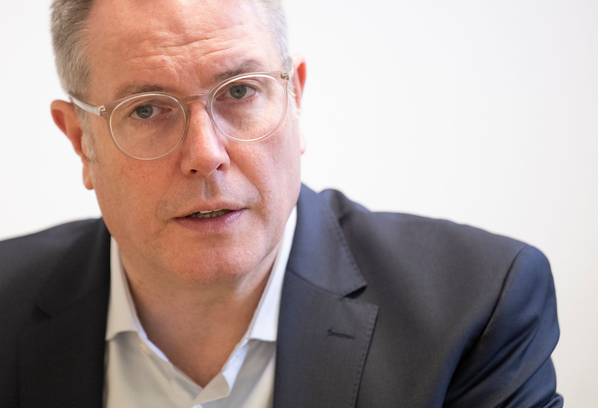 Schweitzer fordert von Reiche mehr Engagement