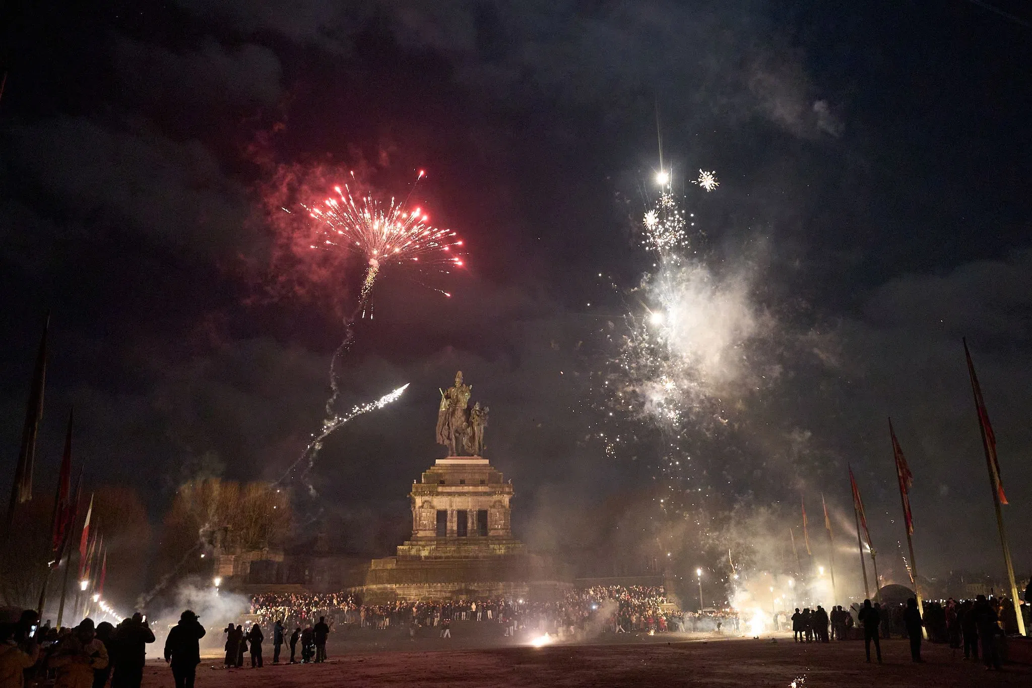 Menschen in Rheinland-Pfalz feiern Silvester meist entspannt