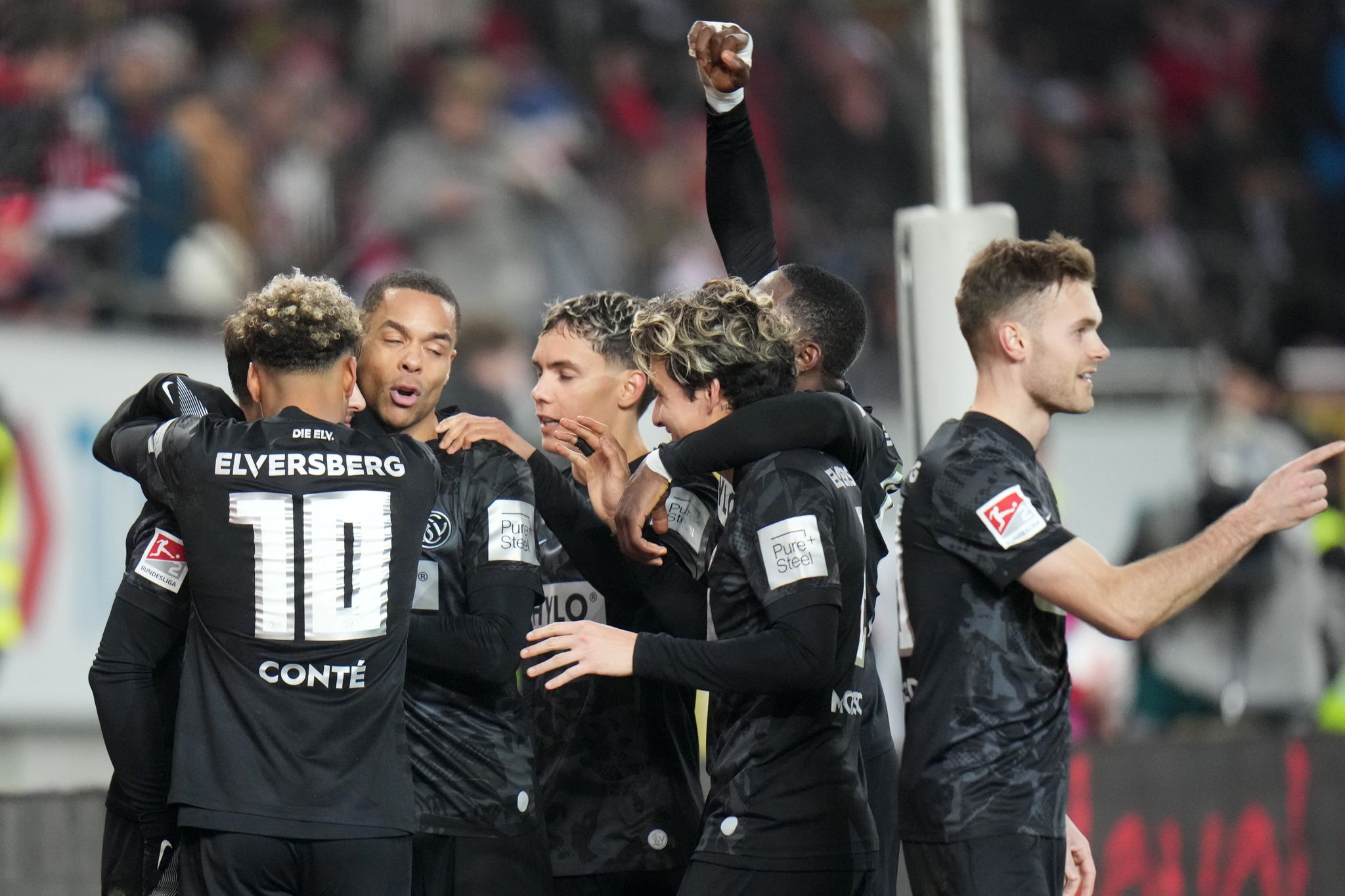 Rote Karte und Drama: Elversberg siegt beim FCK