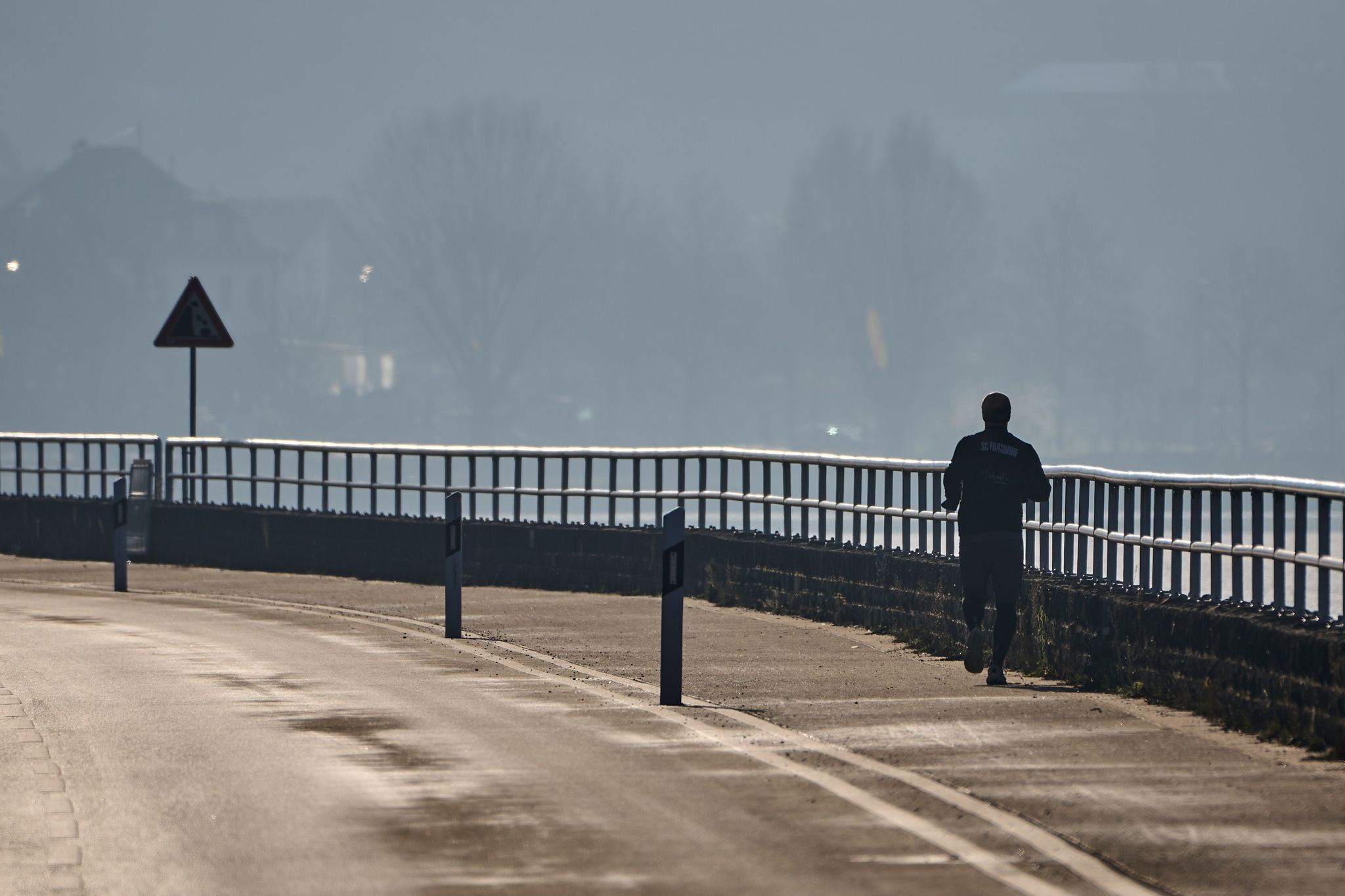 Kalter Morgen: Glatteis auf den Straßen möglich