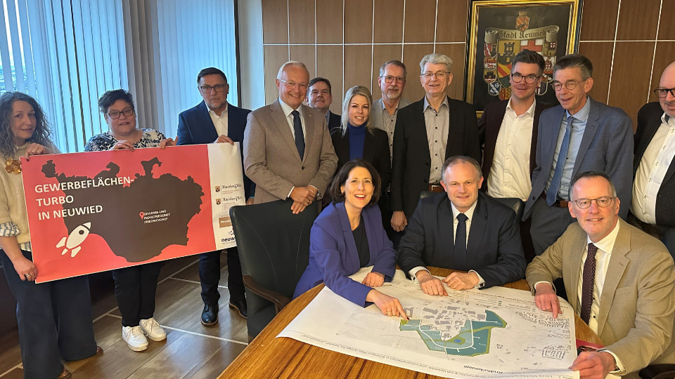 Land übergibt Machbarkeitsstudie zur „Turbofläche“ – OB Einig sieht wichtigen Schritt für Neuwieds Zukunft