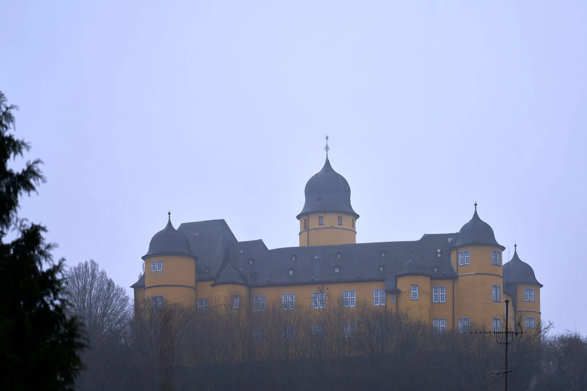 Milde Luft und grauer Himmel