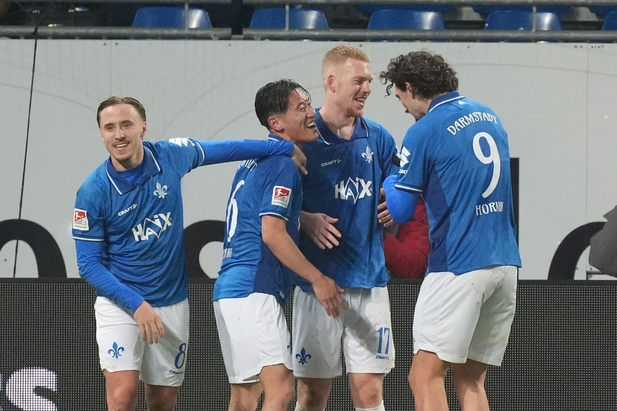 Darmstadt nach 4:0-Sieg über Kaiserslautern Tabellenführer