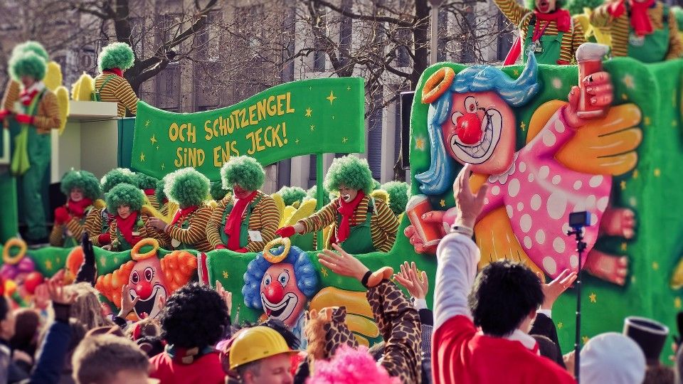 Rosenmontag: Straßensperrungen und Bunte Anlaufstelle