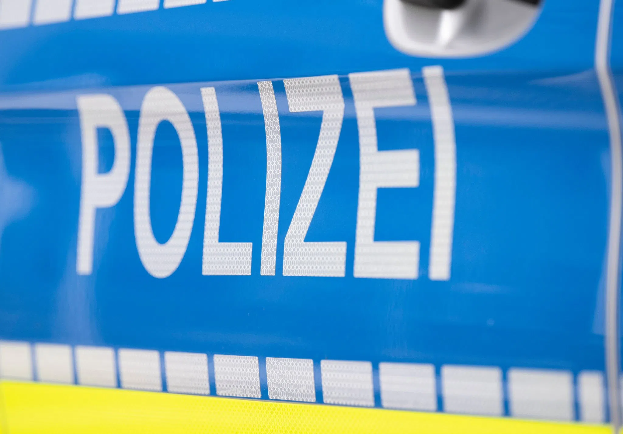 Auf Zebrastreifen von Auto erfasst - Frau stirbt