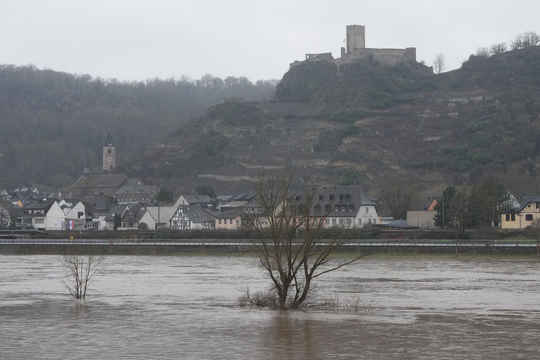 An der Mosel geht Hochwasser zurück - am Rhein steigt's noch