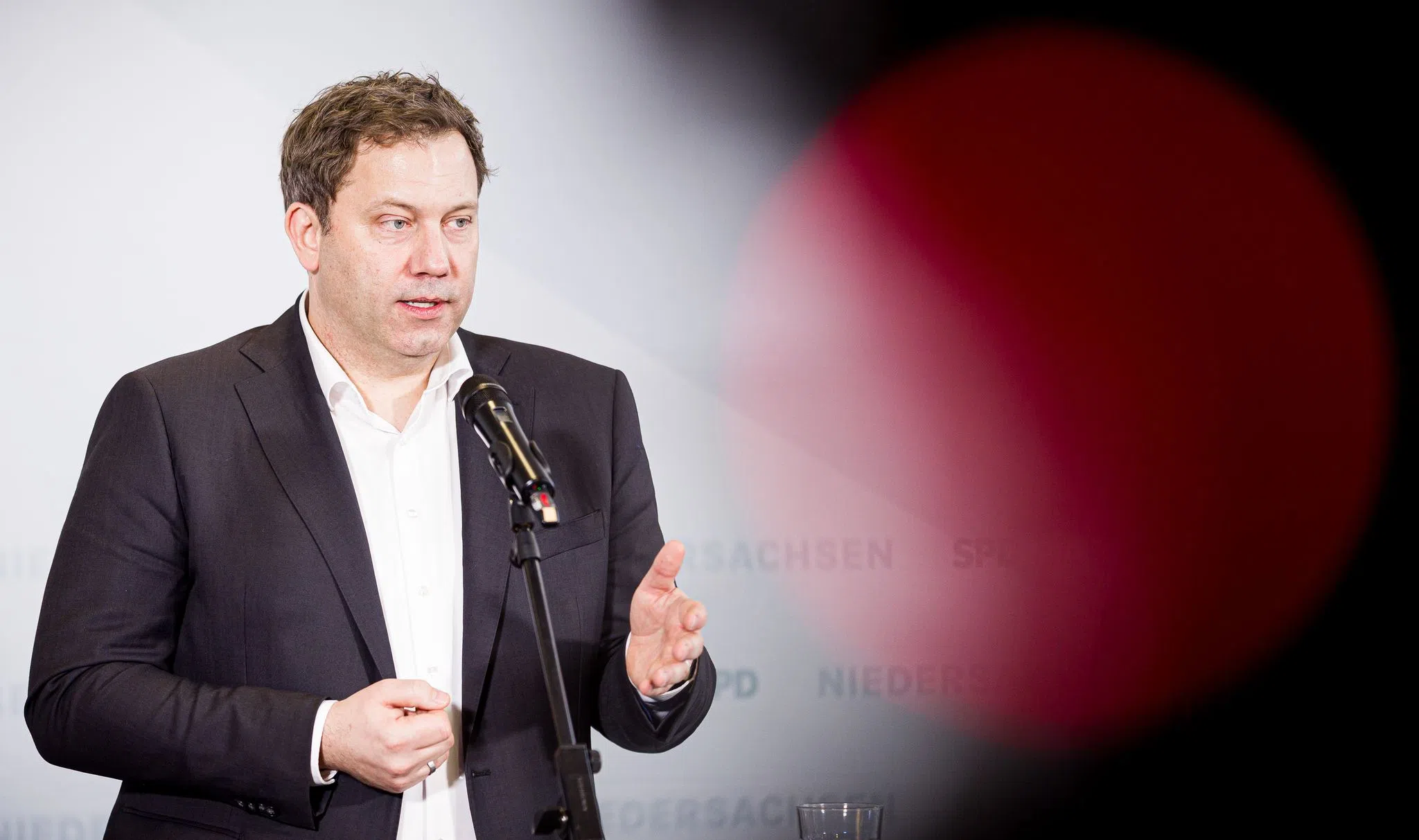 Klingbeil will klare Regeln bei sozialen Medien für Kinder