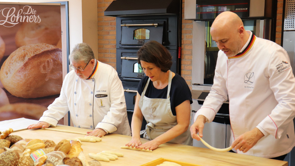 Brezel-Diplomatie: Rheinland-pfälzische Spitzenpolitiker zu Gast bei den Lohners
