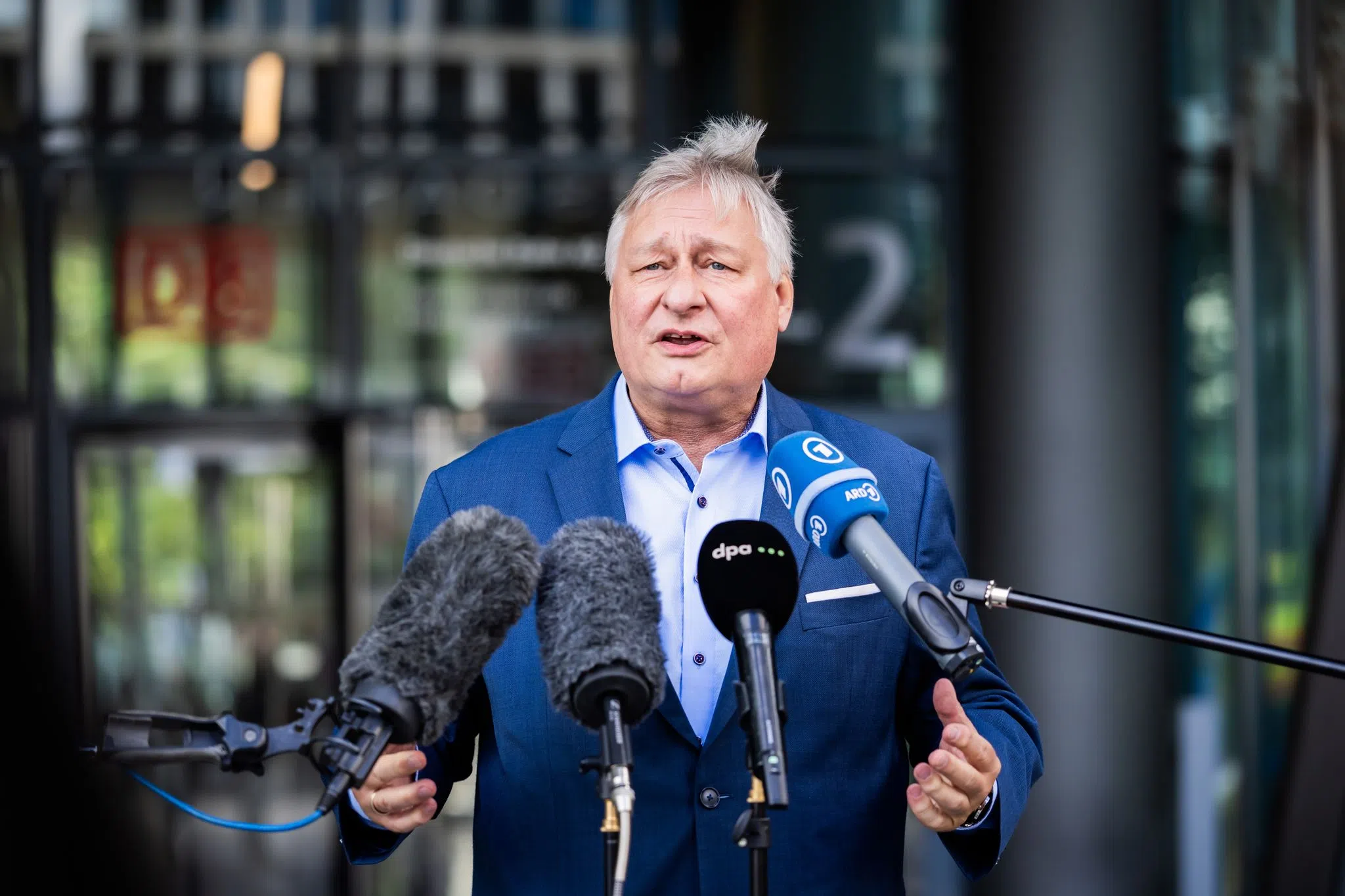 EVG-Chef Burkert fordert Doppelbesetzung und Bodycams