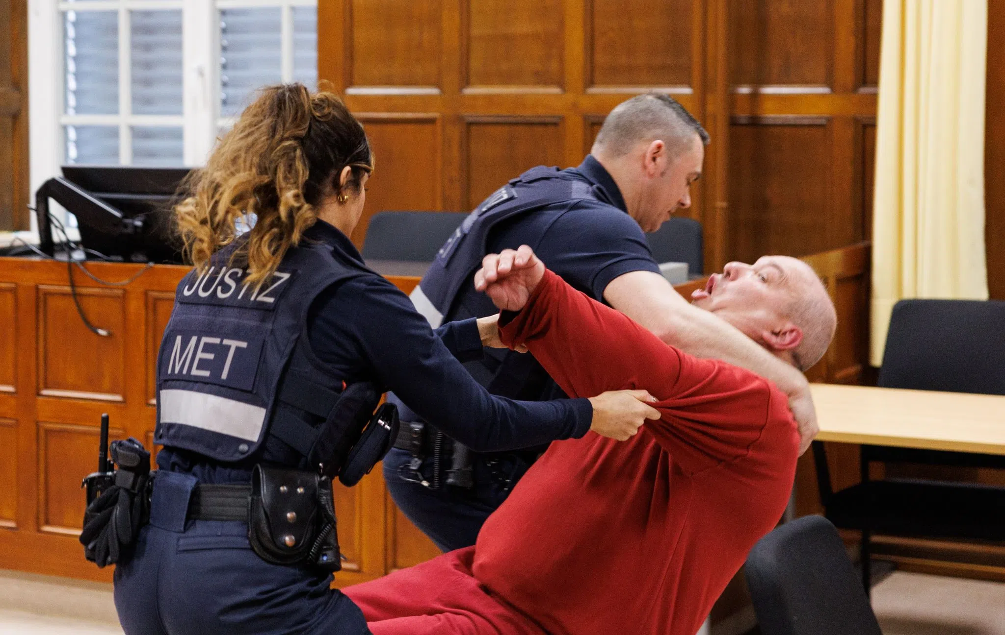 Training und Ausrüstung - Gerichte rüsten für Sicherheit auf