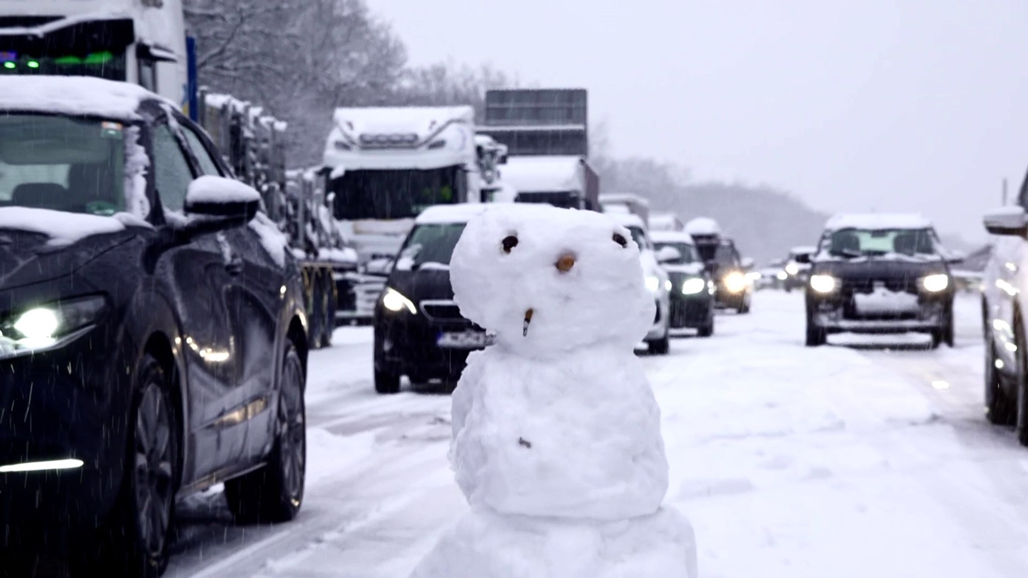 Verkehrschaos in Teilen Hessens durch Schnee und Glätte