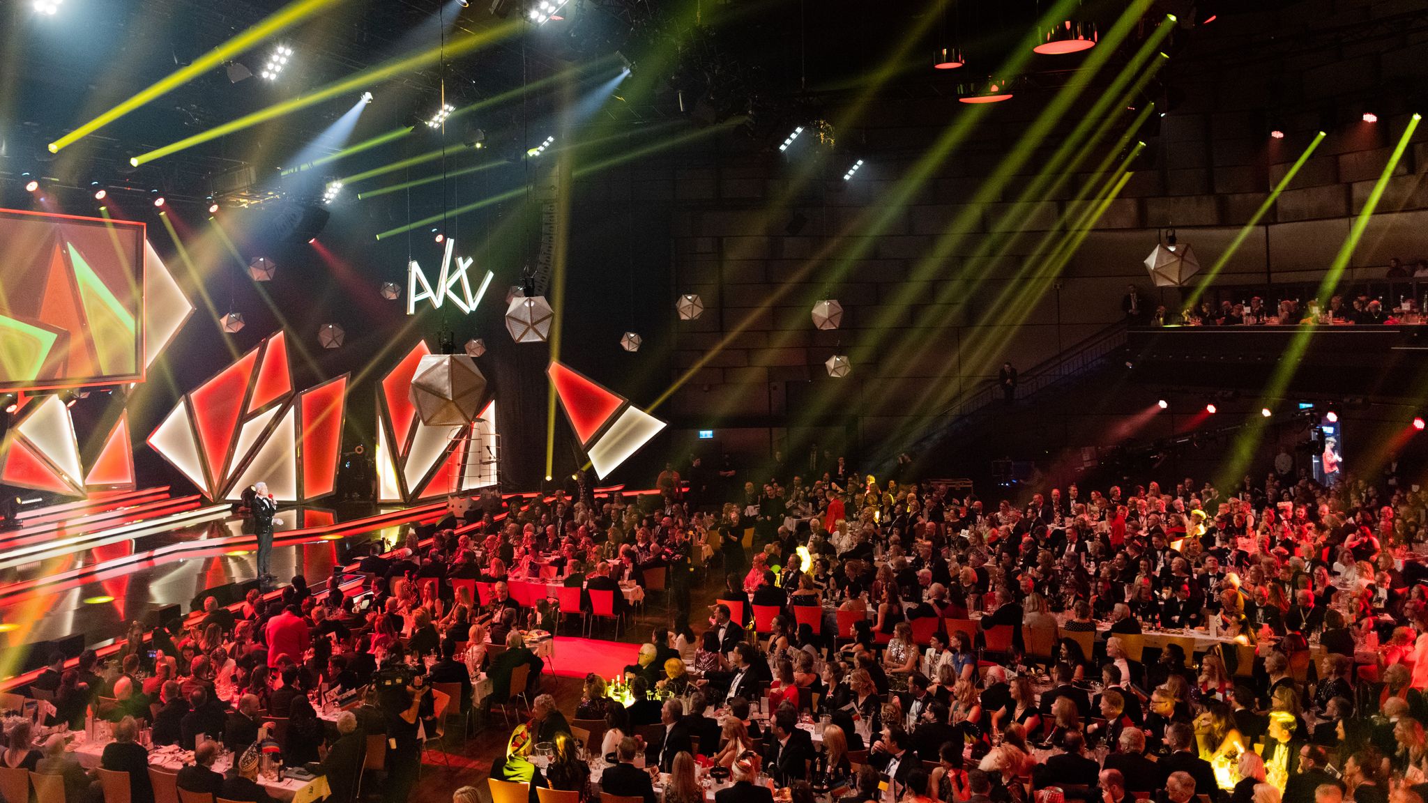 Karneval im TV – Spaltet Büttenhumor das Wohnzimmer?