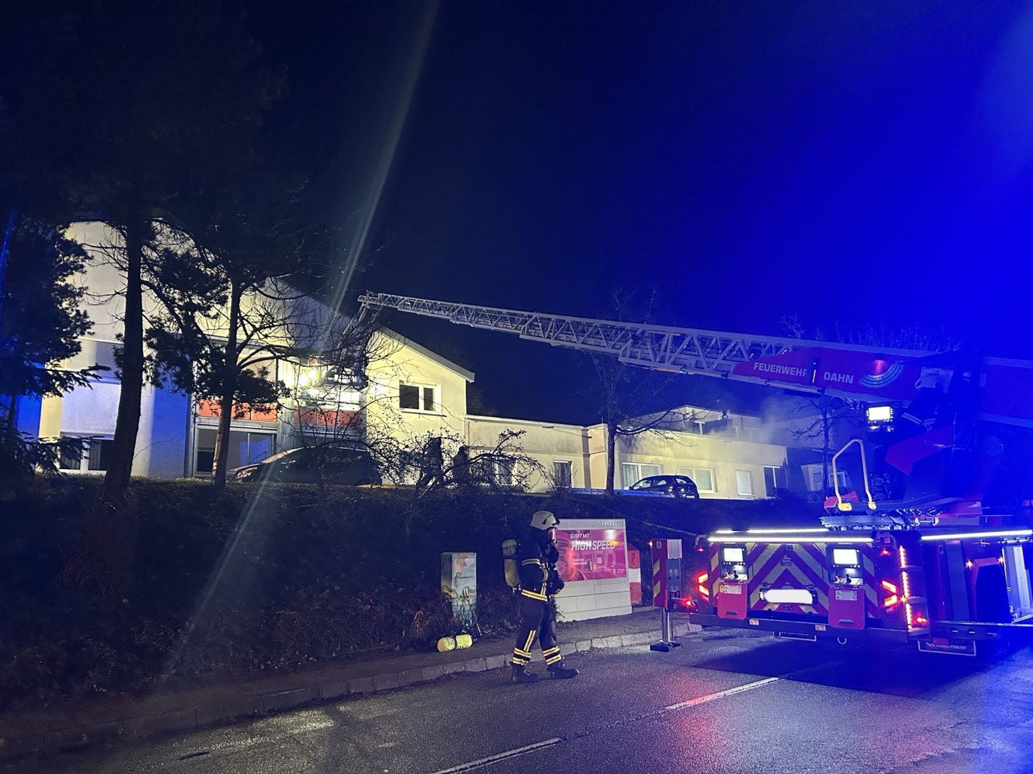 Kellerbrand in Wohnheim – 53 Menschen evakuiert