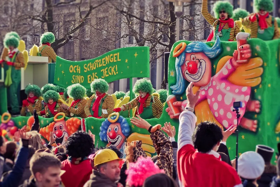 Rosenmontag: Straßensperrungen und Bunte Anlaufstelle