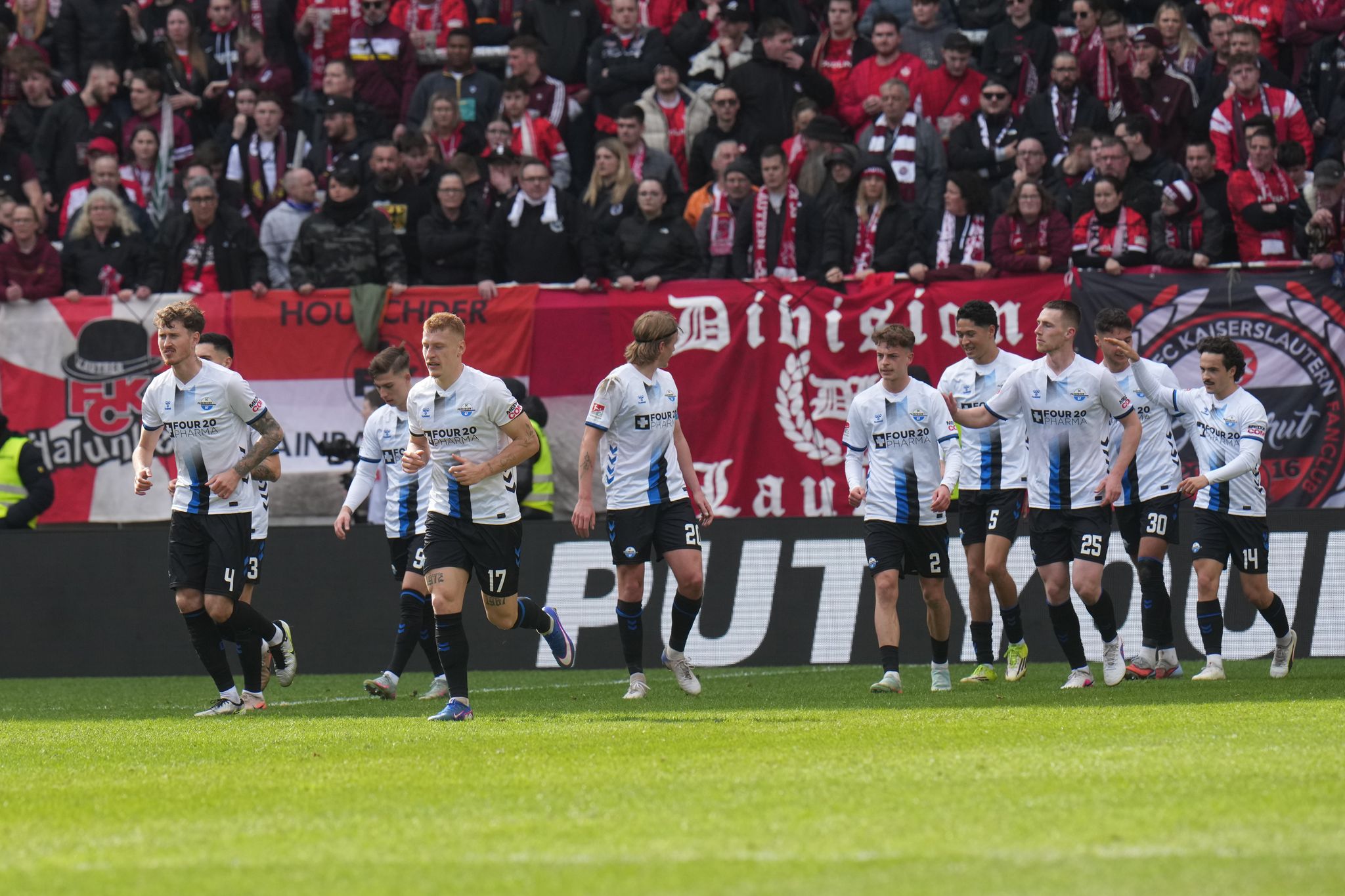 Paderborn gewinnt in Kaiserslautern