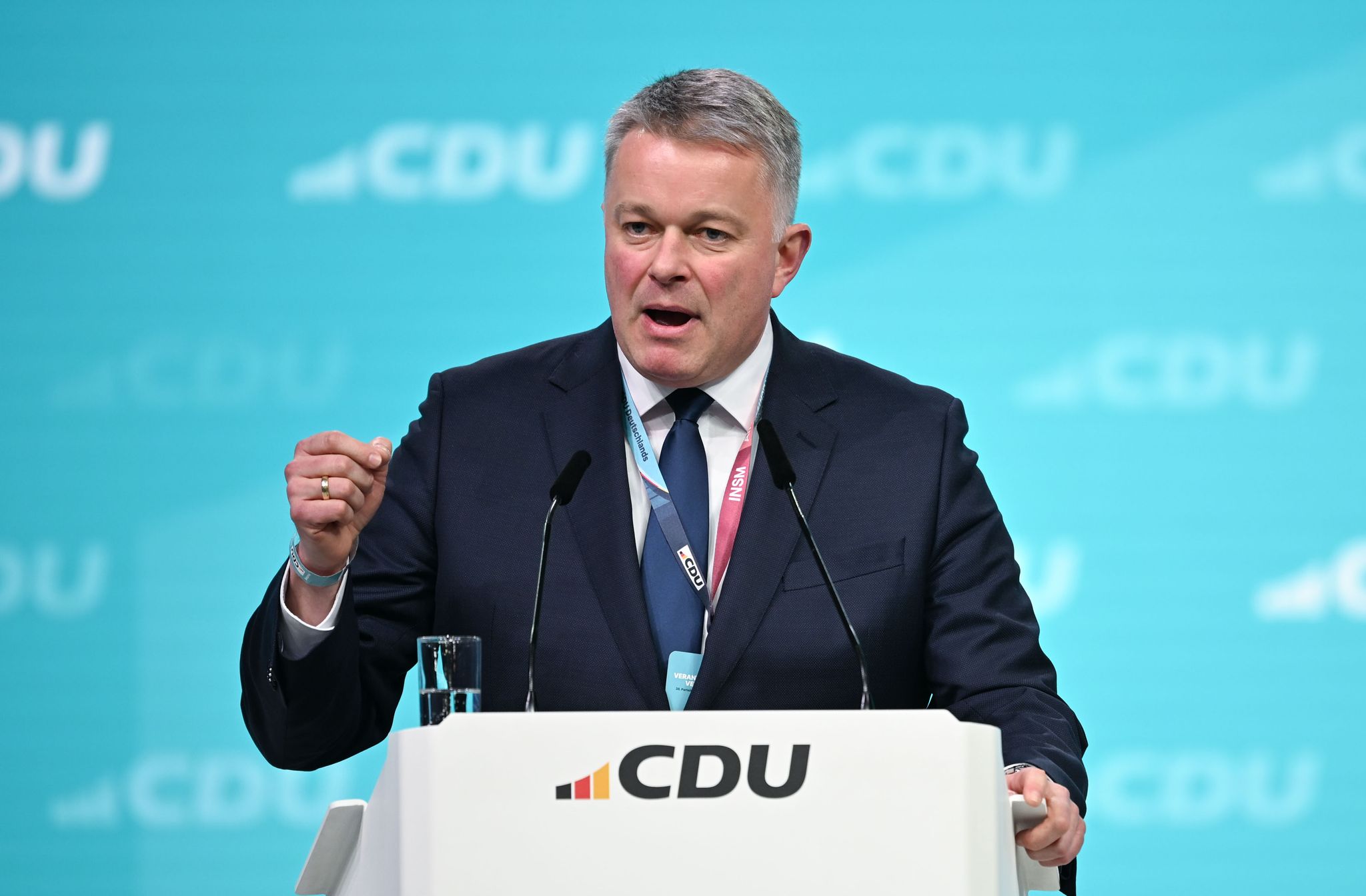 Schnieder wirft Ampel wirtschaftsfeindlichen Kurs vor