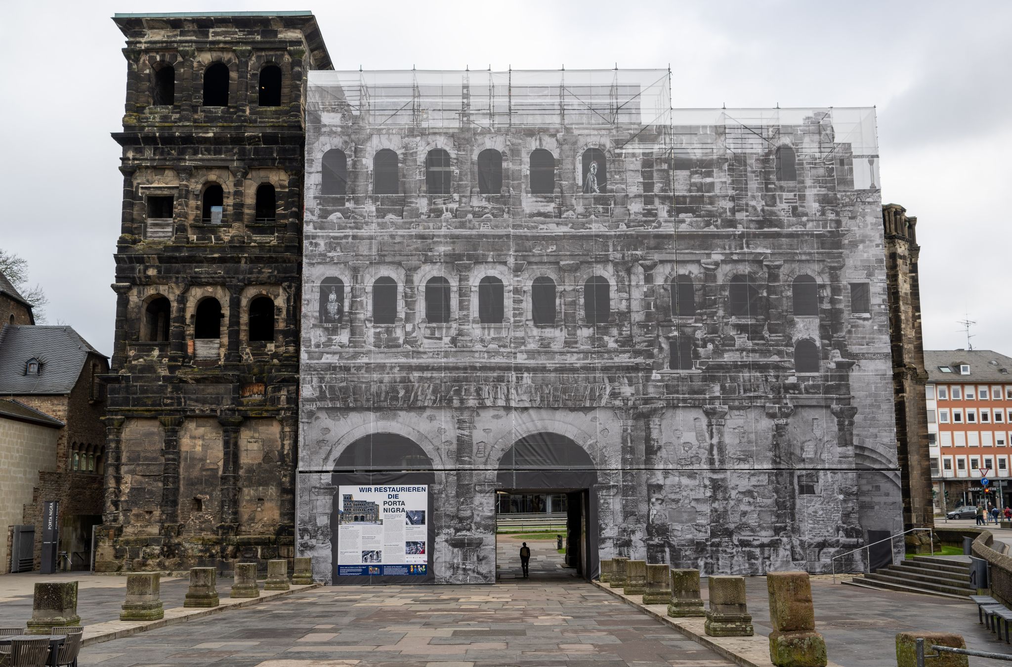 Bleibt sie schwarz? Wie die Porta Nigra saniert wird