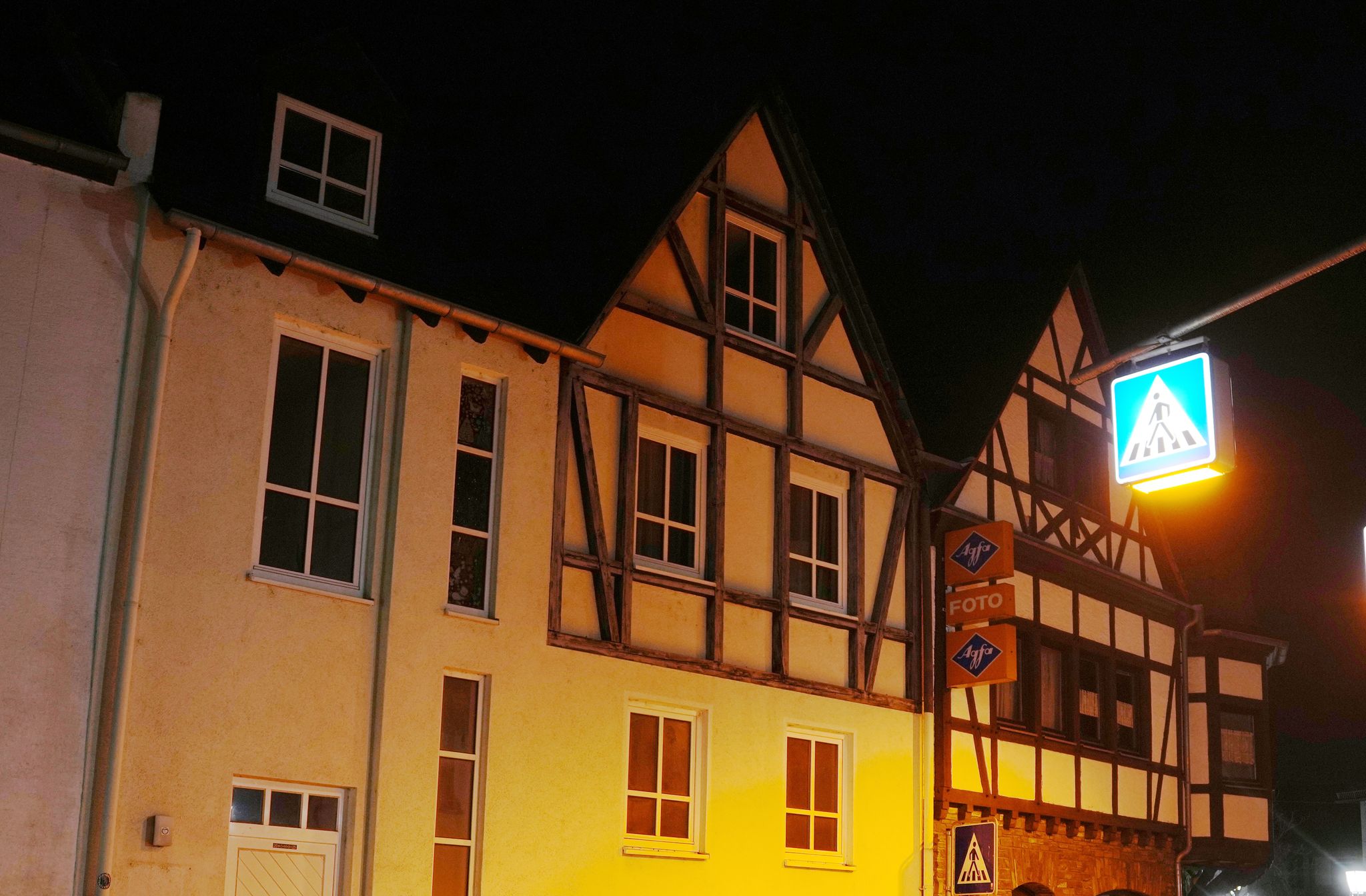 Meteoritenteil beschädigt Hausdach - weitere Untersuchungen