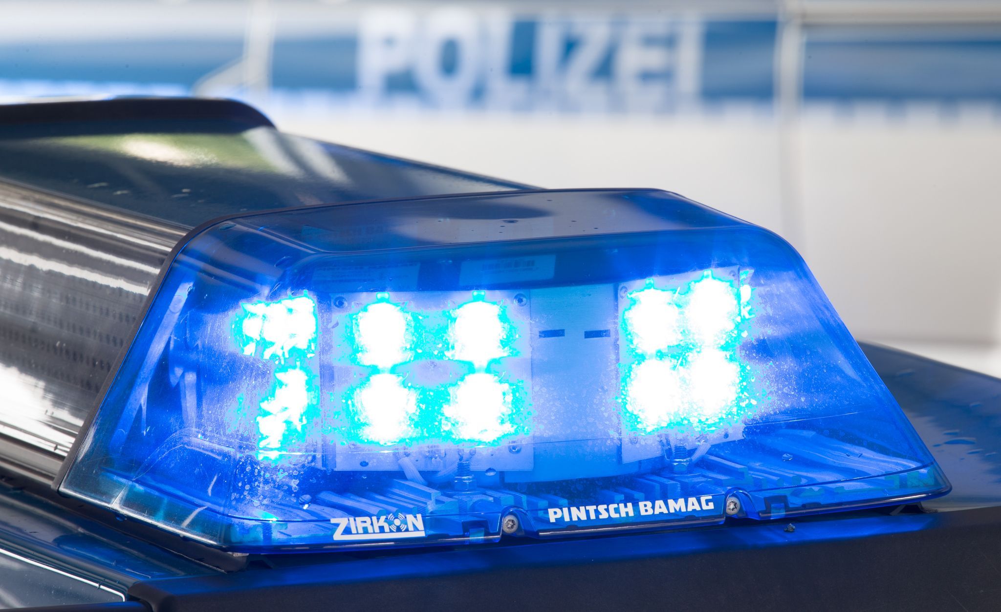 Auf frisierten Rollern: Jugendliche flüchten vor der Polizei
