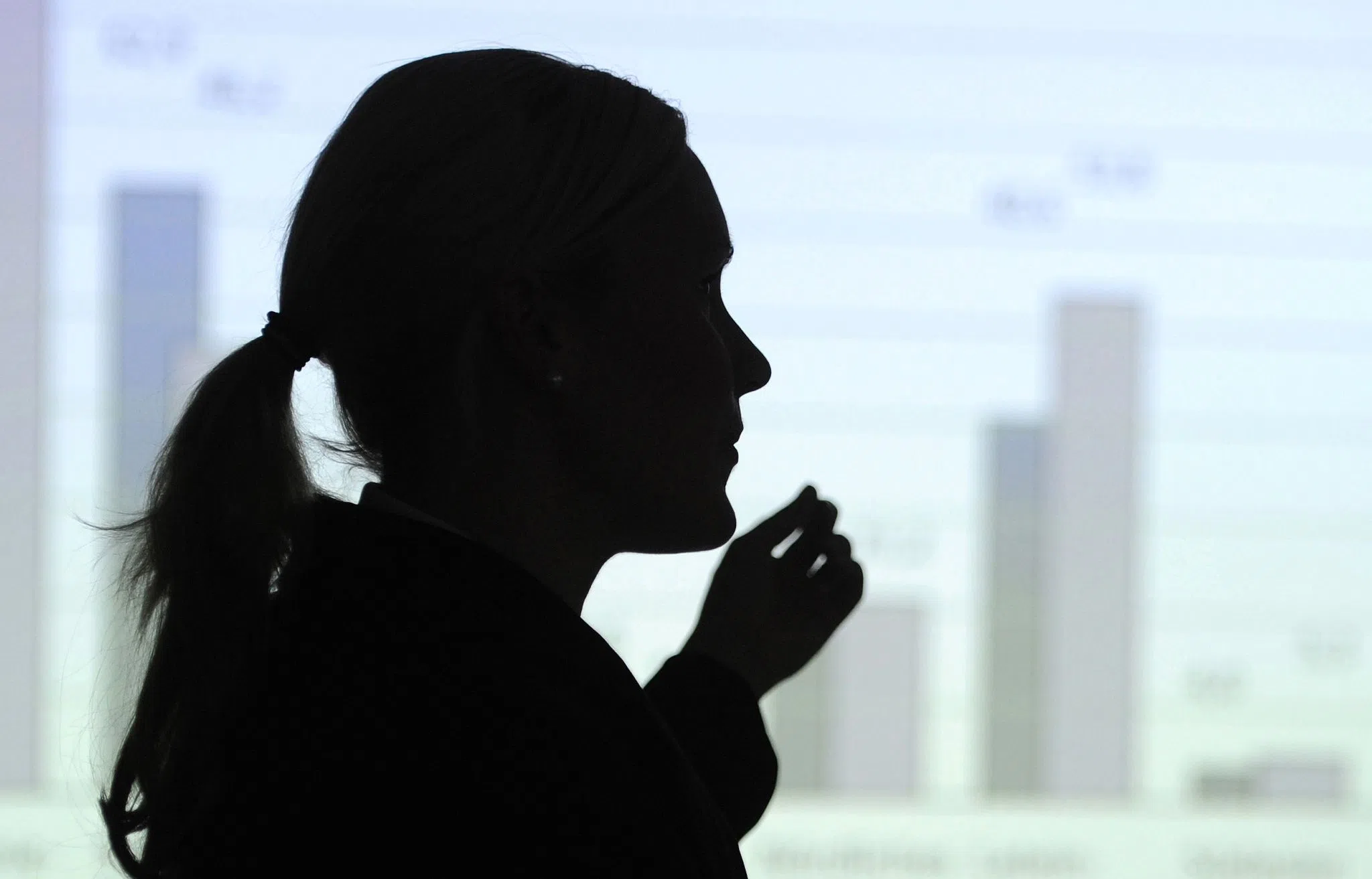 Frauen leben länger, verdienen aber weniger