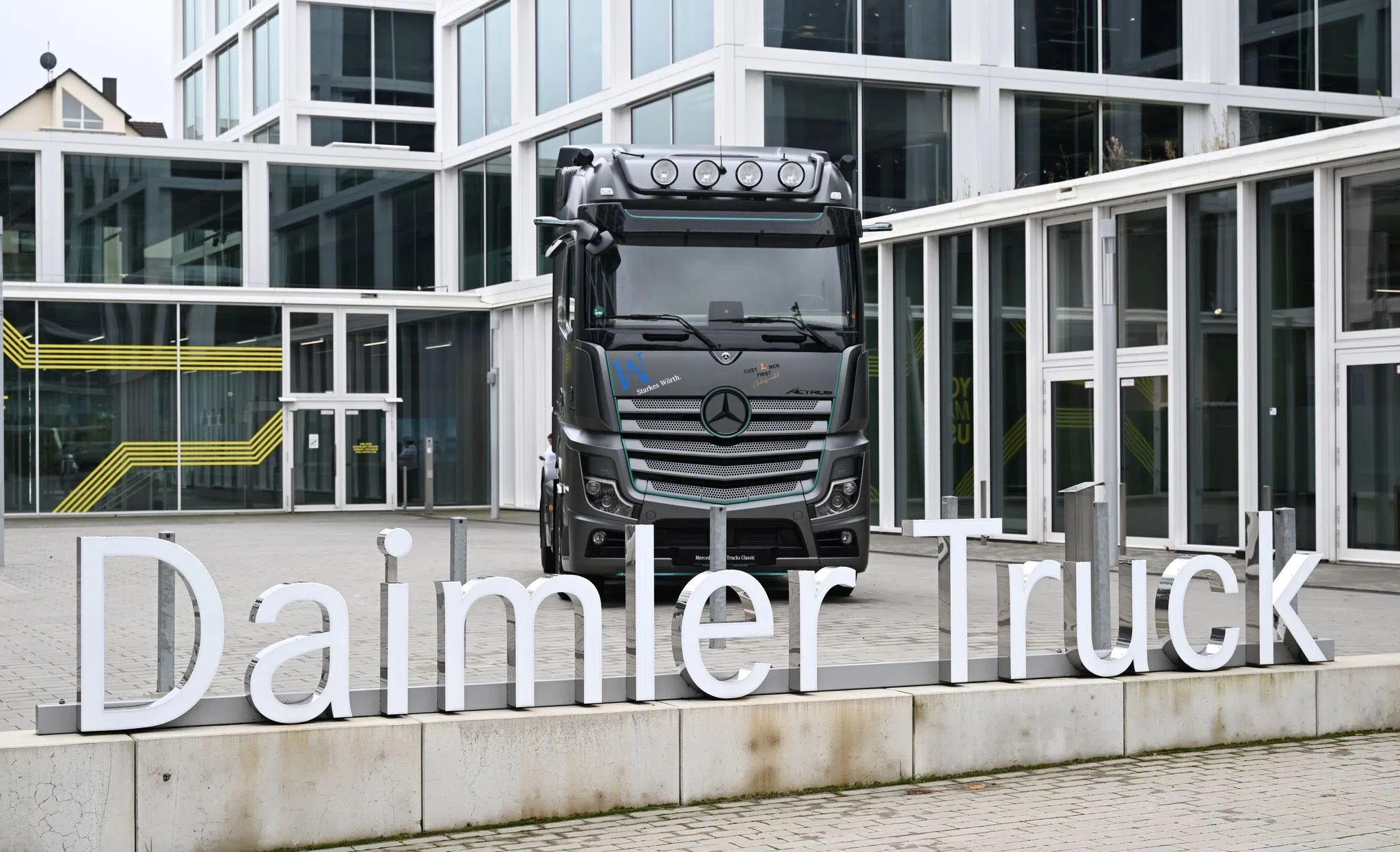Lkw-Hersteller Daimler Truck plant neues Werk in Tschechien