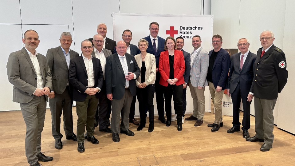 DRK-Bezirksverband Koblenz bestätigt Präsident Leo Biewer im Amt – Bezirksverbandsversammlung mit breiter Unterstützung 