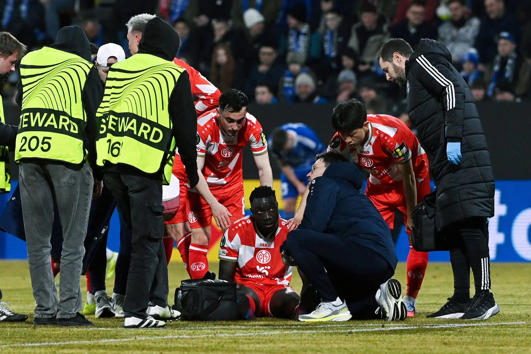 Schien- und Wadenbeinbruch: Mainzer Silas fällt lange aus
