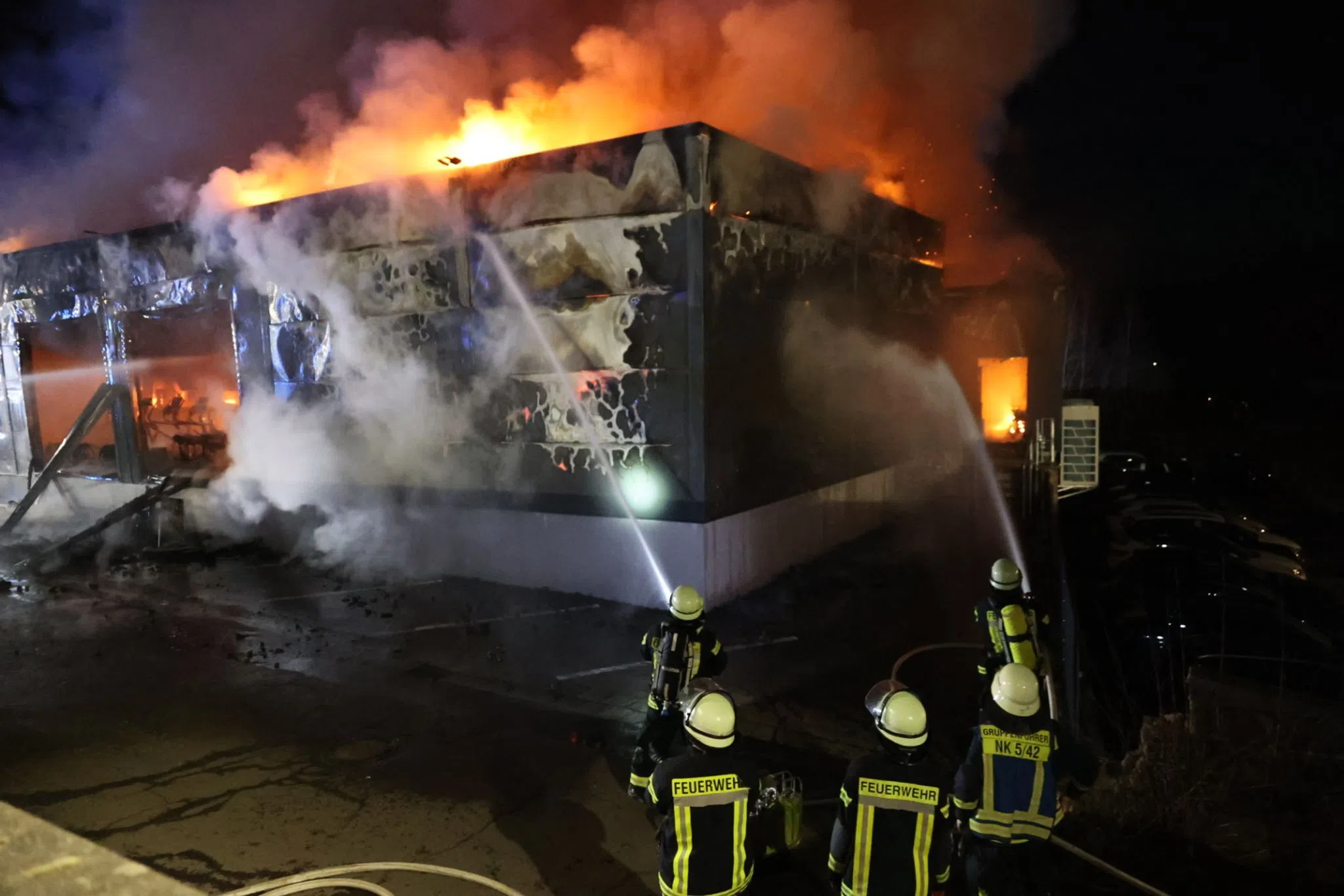 Großbrand zerstört Fitnessstudio – Schaden in Millionenhöhe