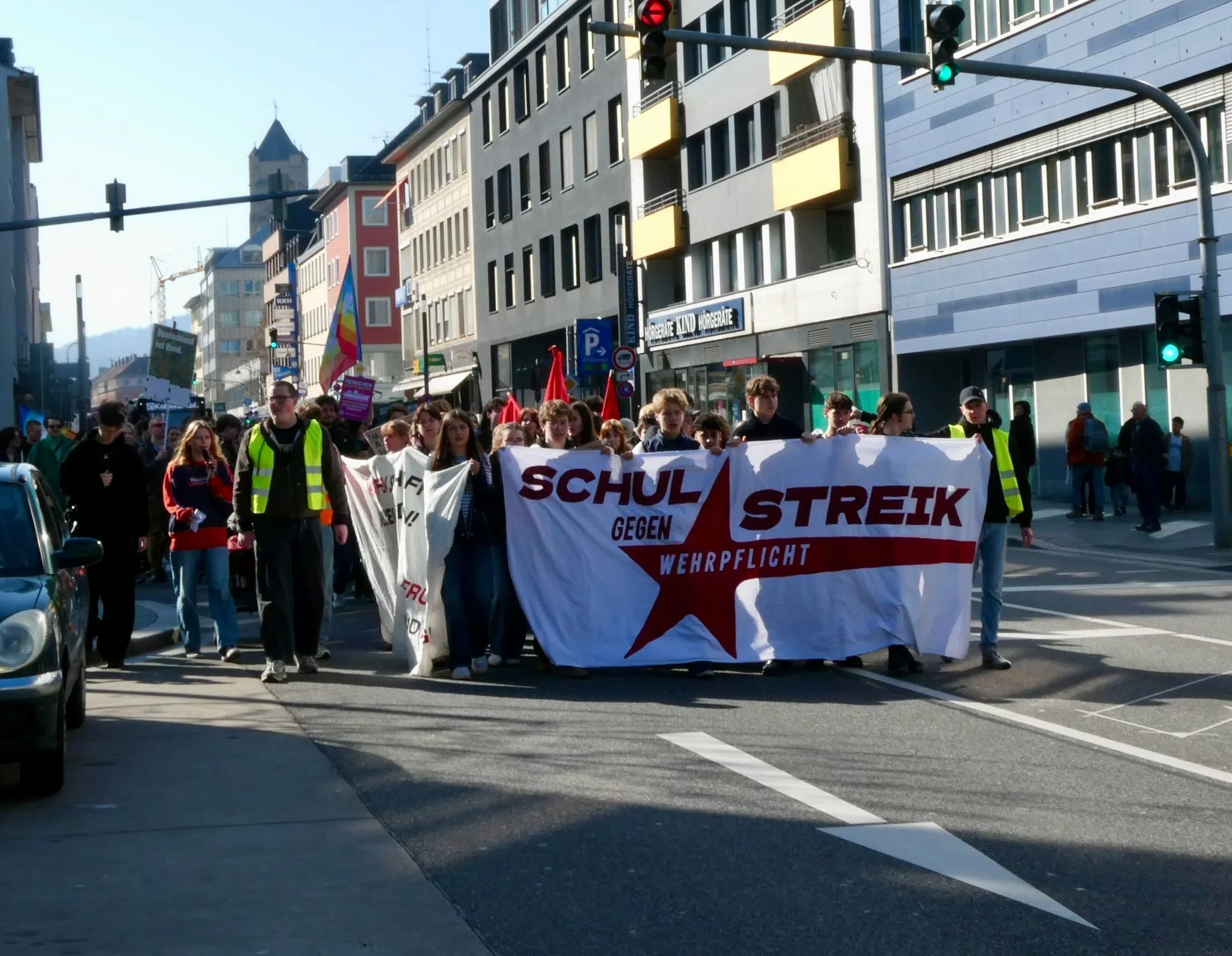 Kein Bock bis Angst: Schüler demonstrieren gegen Wehrpflicht
