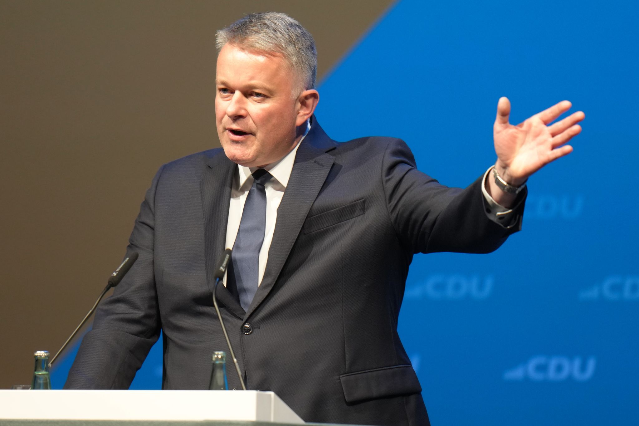 Schnieder: Grenze zu AfD eindeutig - Eder ist alarmiert