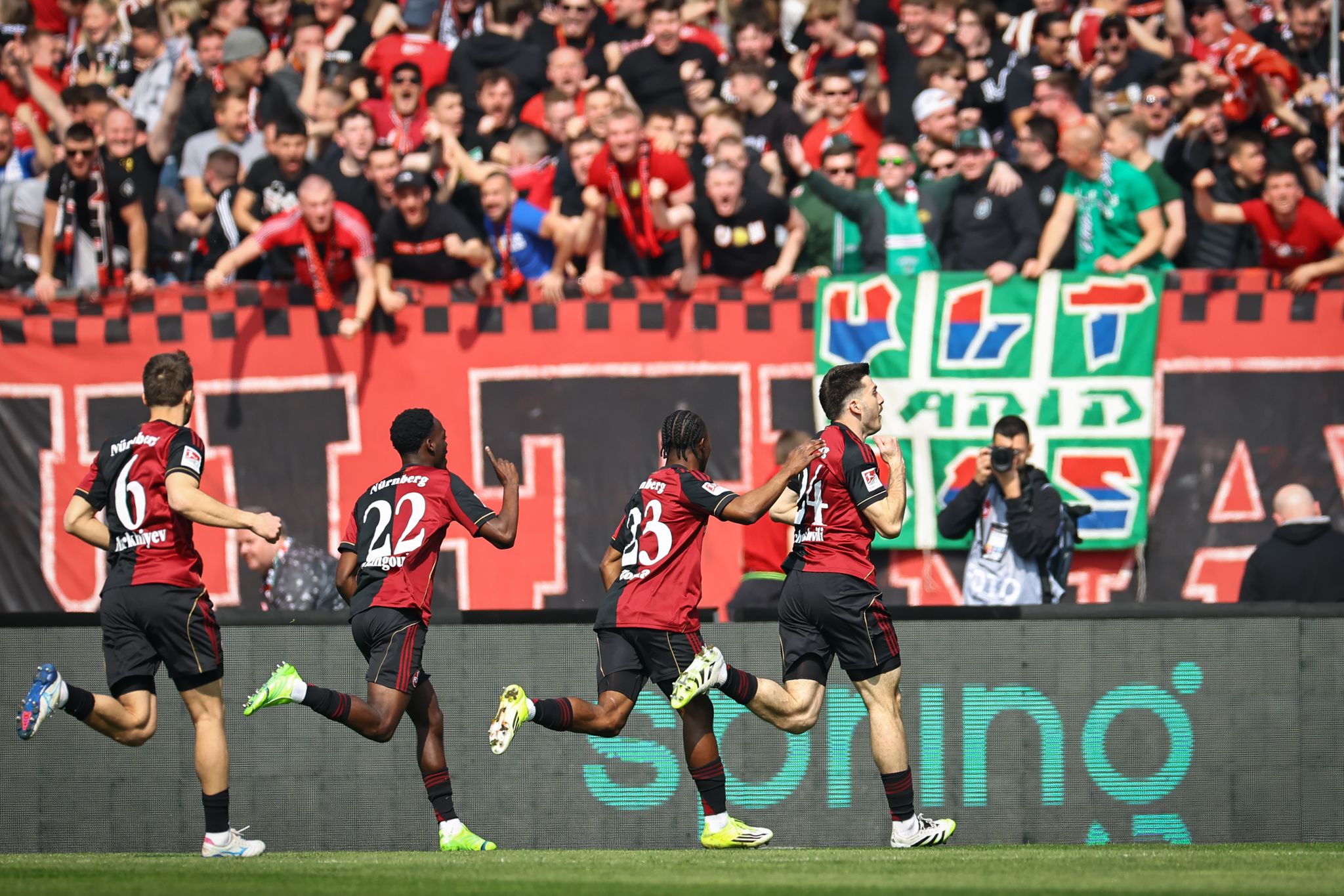 Doppelpack von Lotschoshwili: Nürnberg schlägt Lautern klar