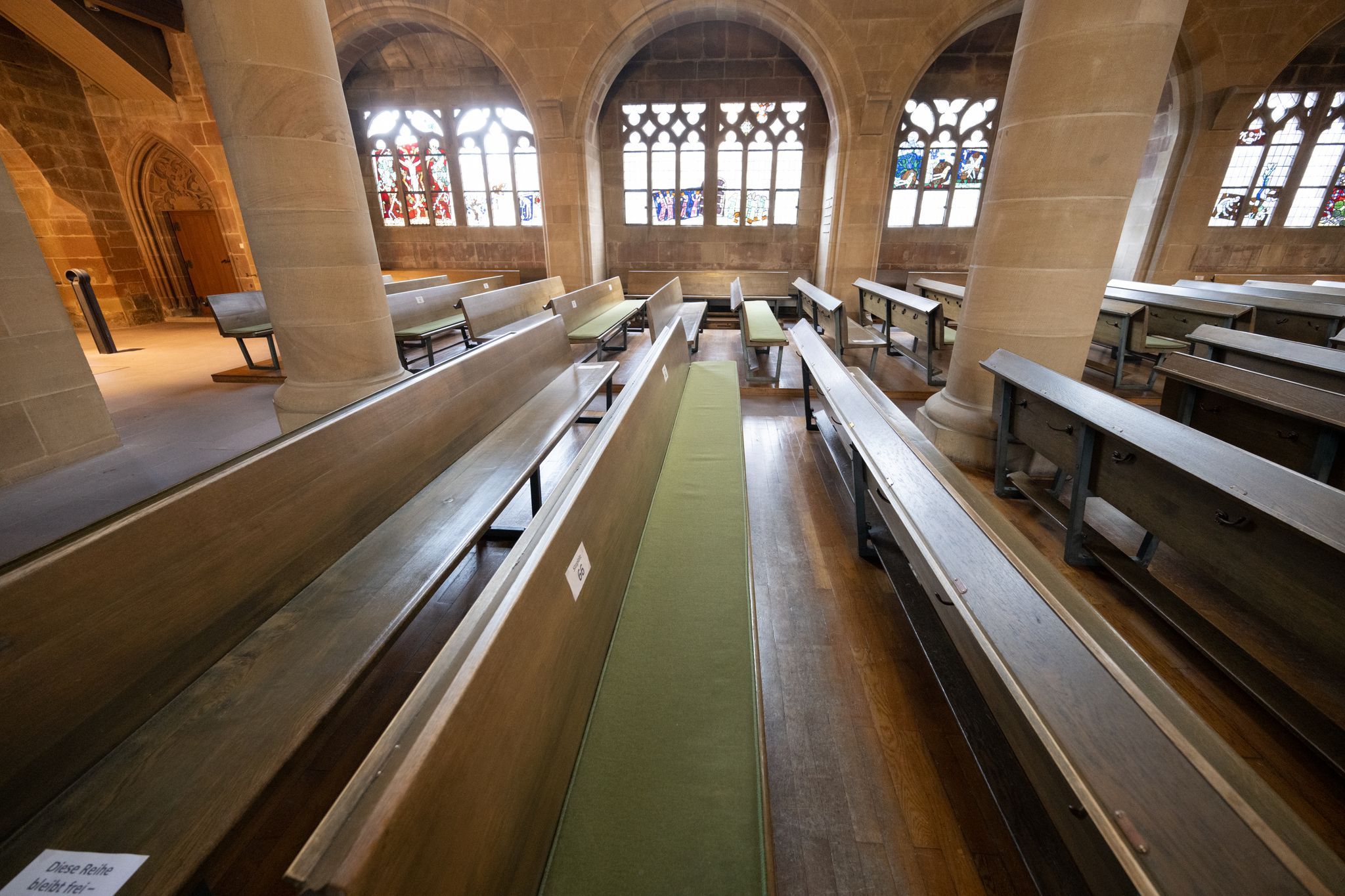 Viele Menschen kehren christlichen Kirchen den Rücken