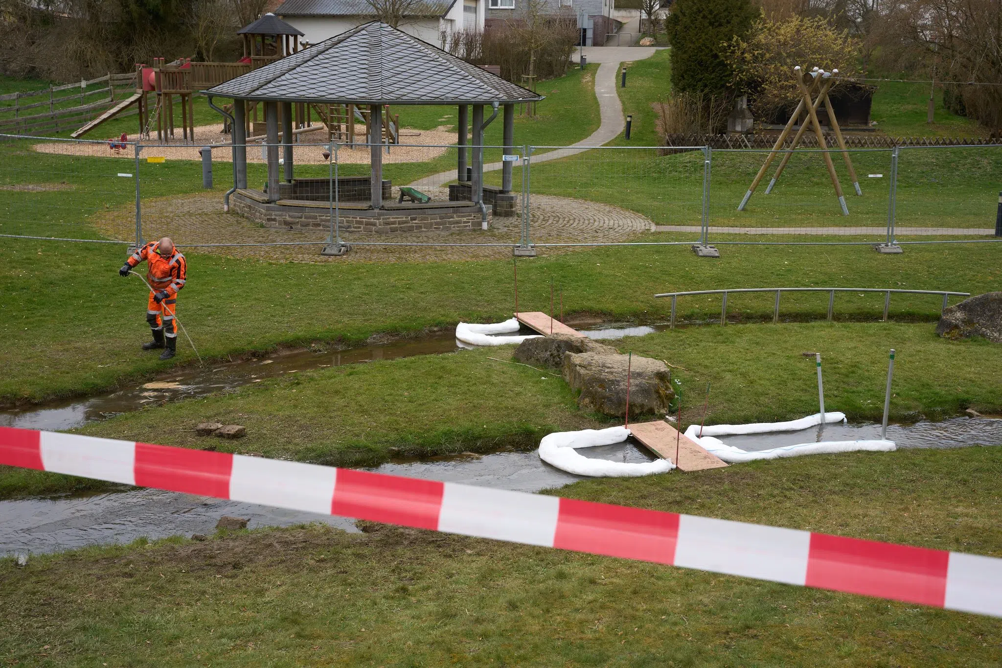 Minister Ebling und Eder besuchen beschädigte Pipeline