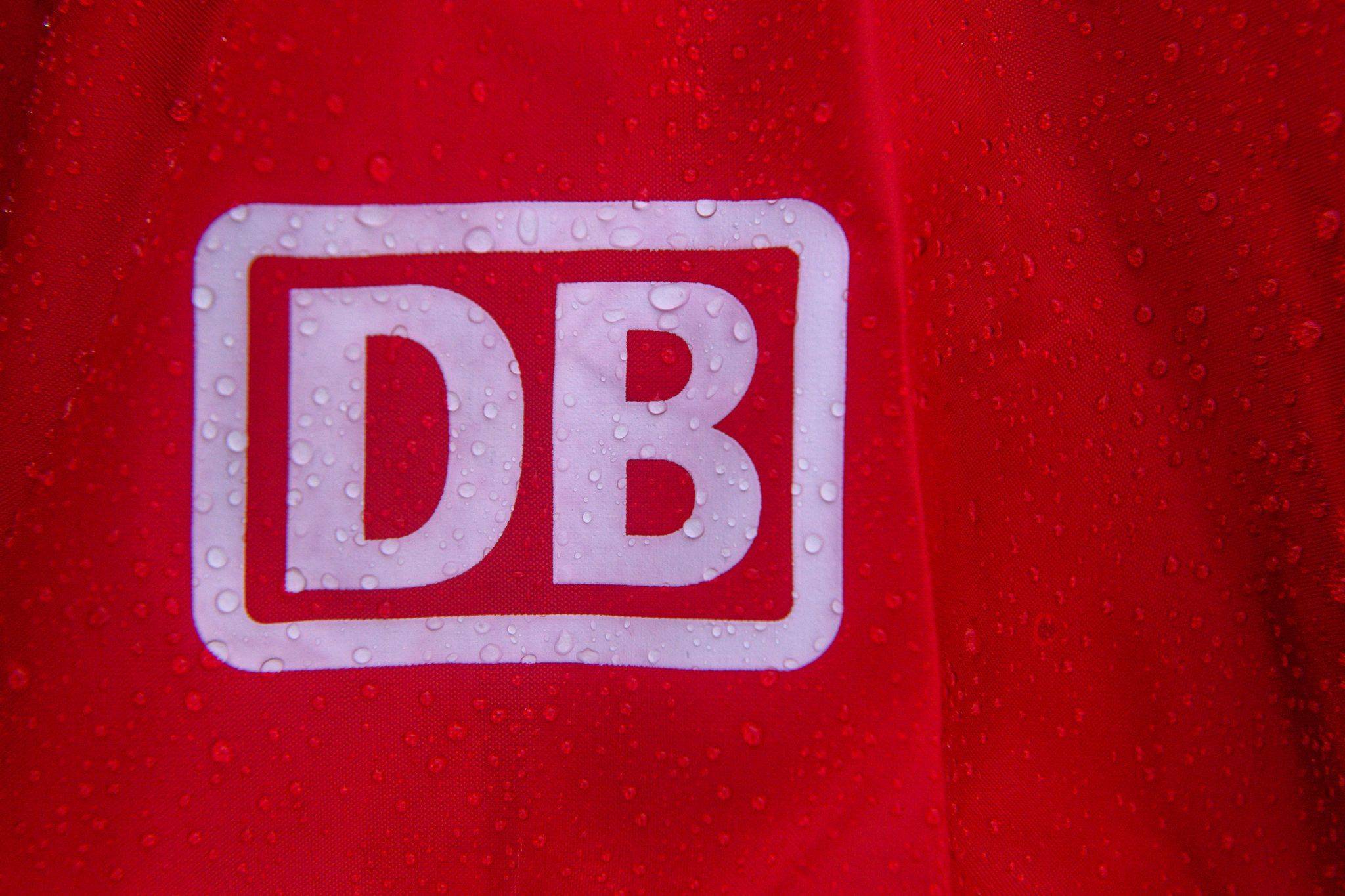 DB-Elektrozüge rollen drei Monate früher durchs Ahrtal