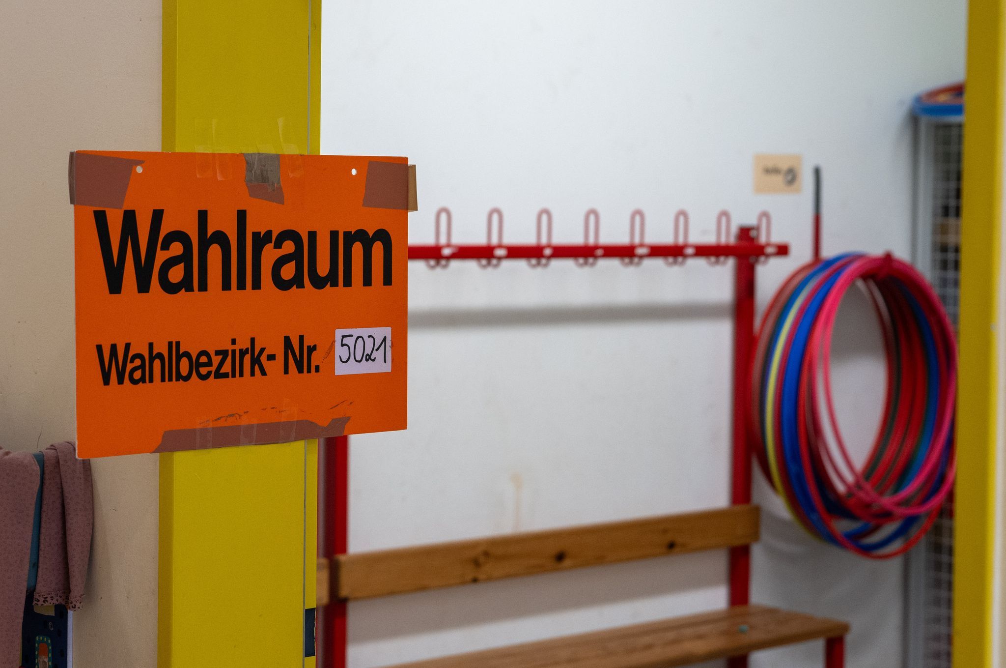 50 Prozent wählen bis Mittag - auch die Spitzenkandidaten