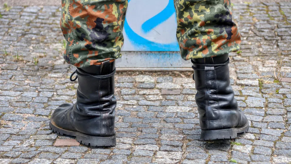 Gesetze, Reformen und Demonstrationen: Wie steht es um das Thema Wehrpflicht?